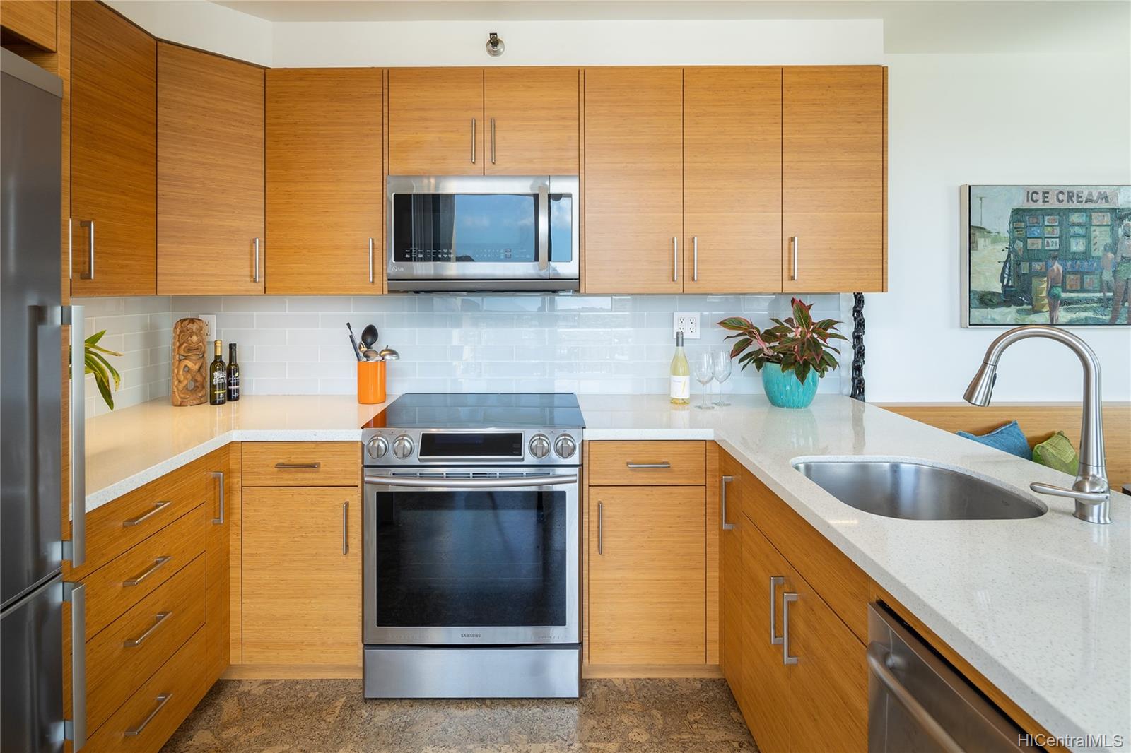 2916 Date Street #20J, Honolulu, HI 96816