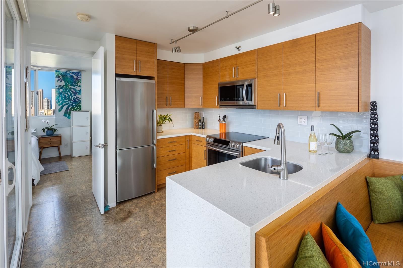 2916 Date Street #20J, Honolulu, HI 96816