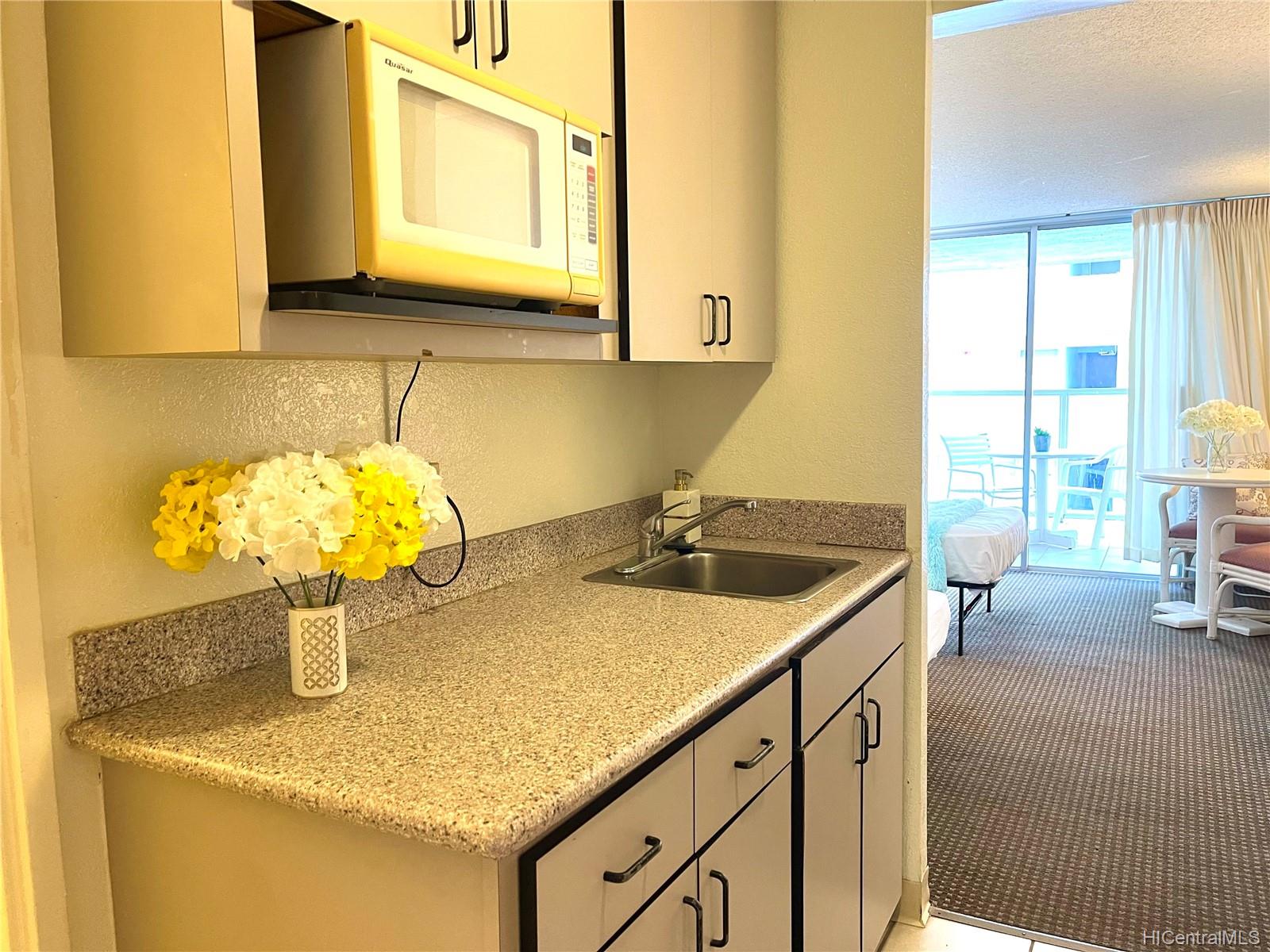 445 Seaside Avenue #703, Honolulu, HI 96815