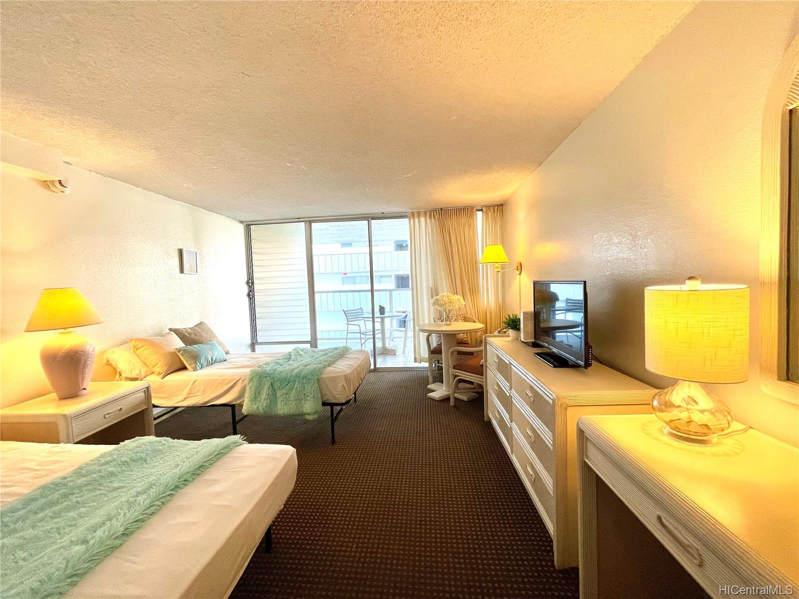 445 Seaside Avenue #703, Honolulu, HI 96815