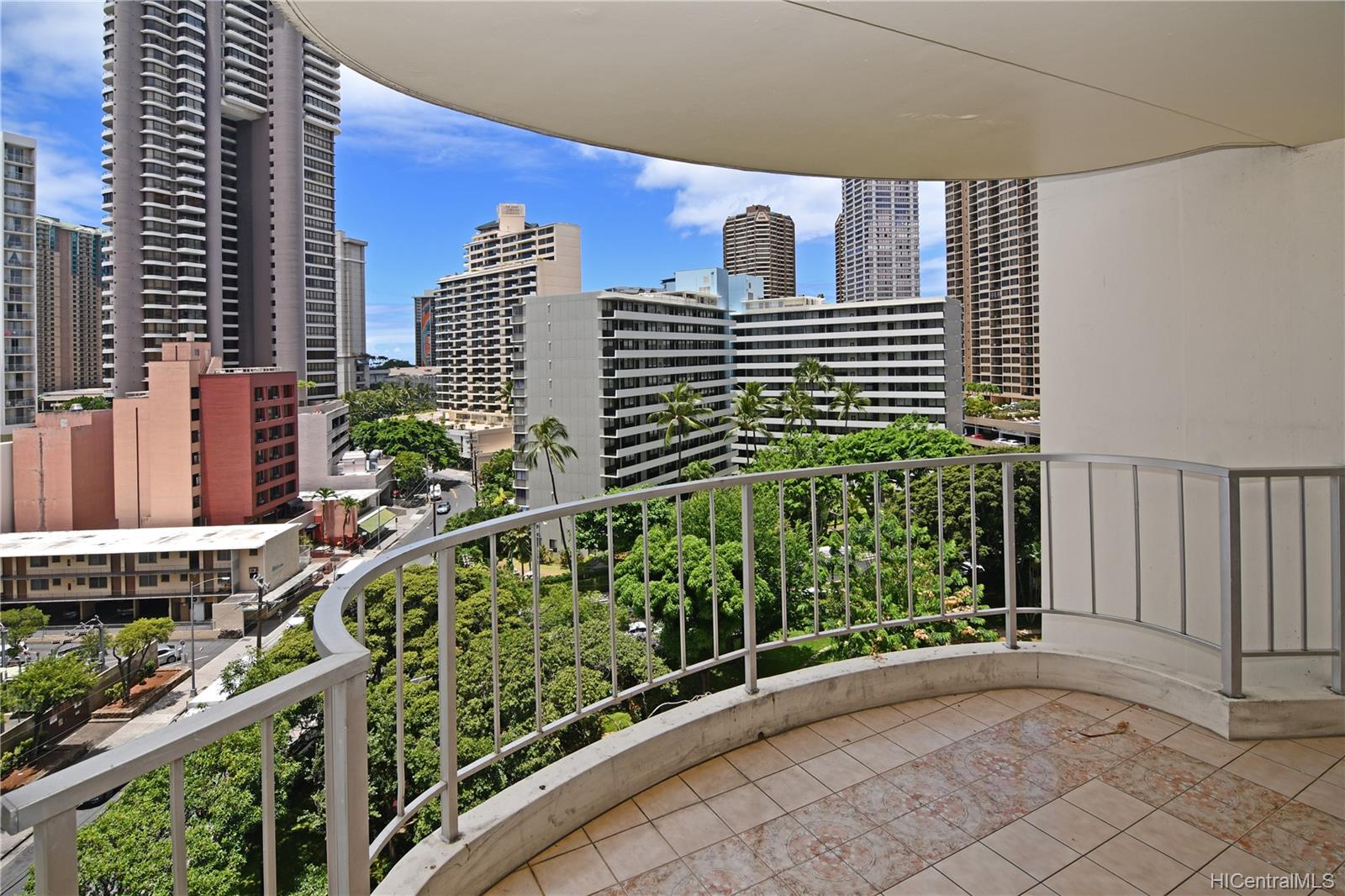 469 Ena Road #1111, Honolulu, HI 96815