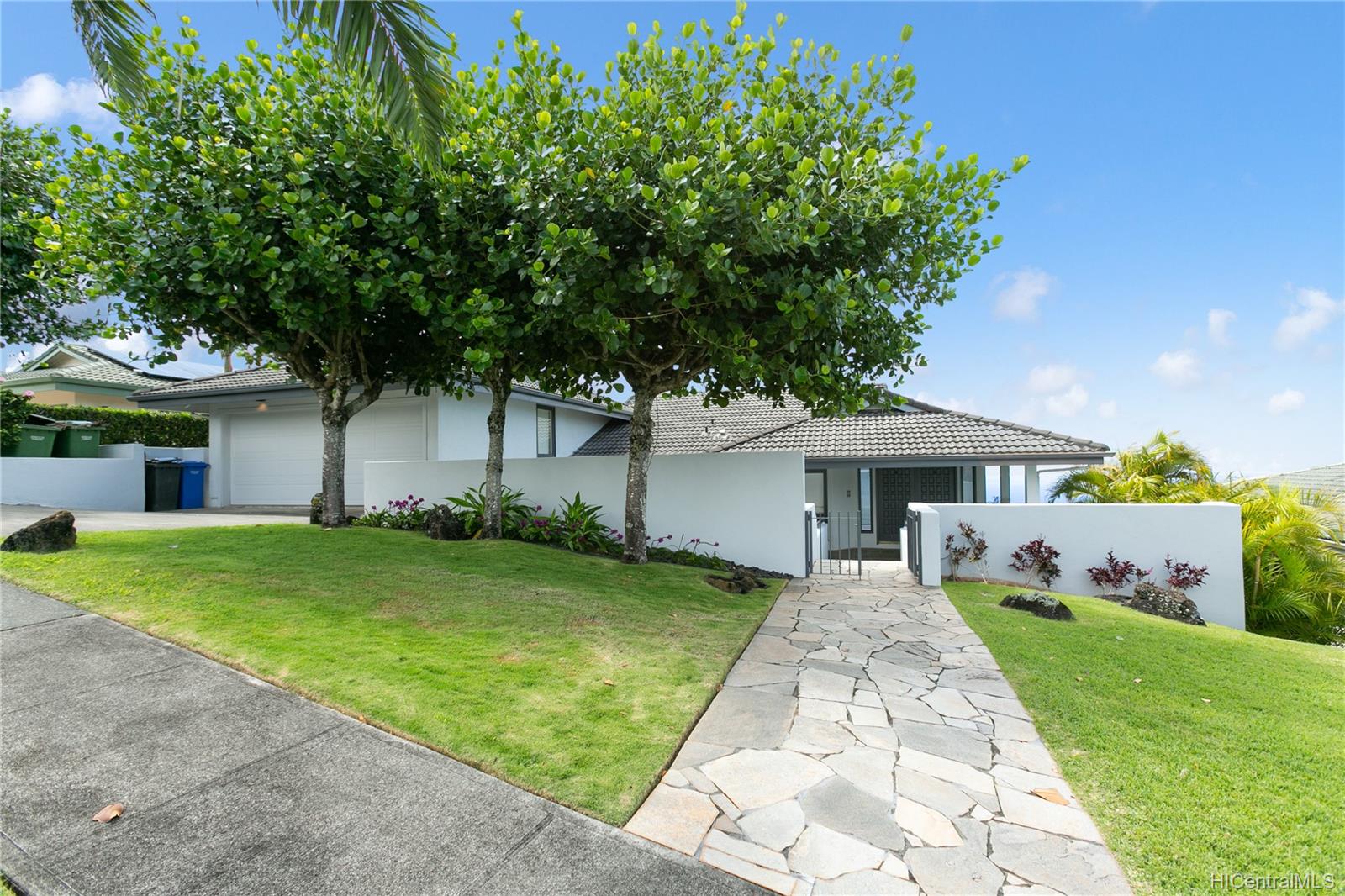 825 Puuikena Drive Honolulu, HI 96821