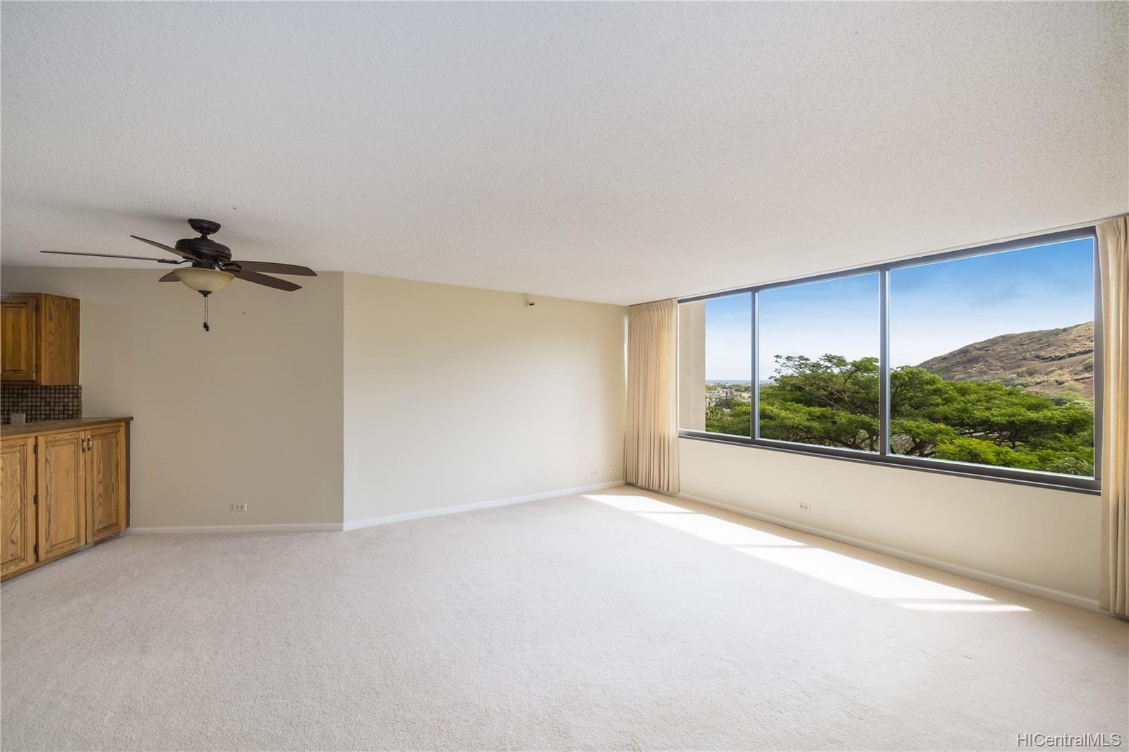 555 Hahaione Street #7H, Honolulu, HI 96825