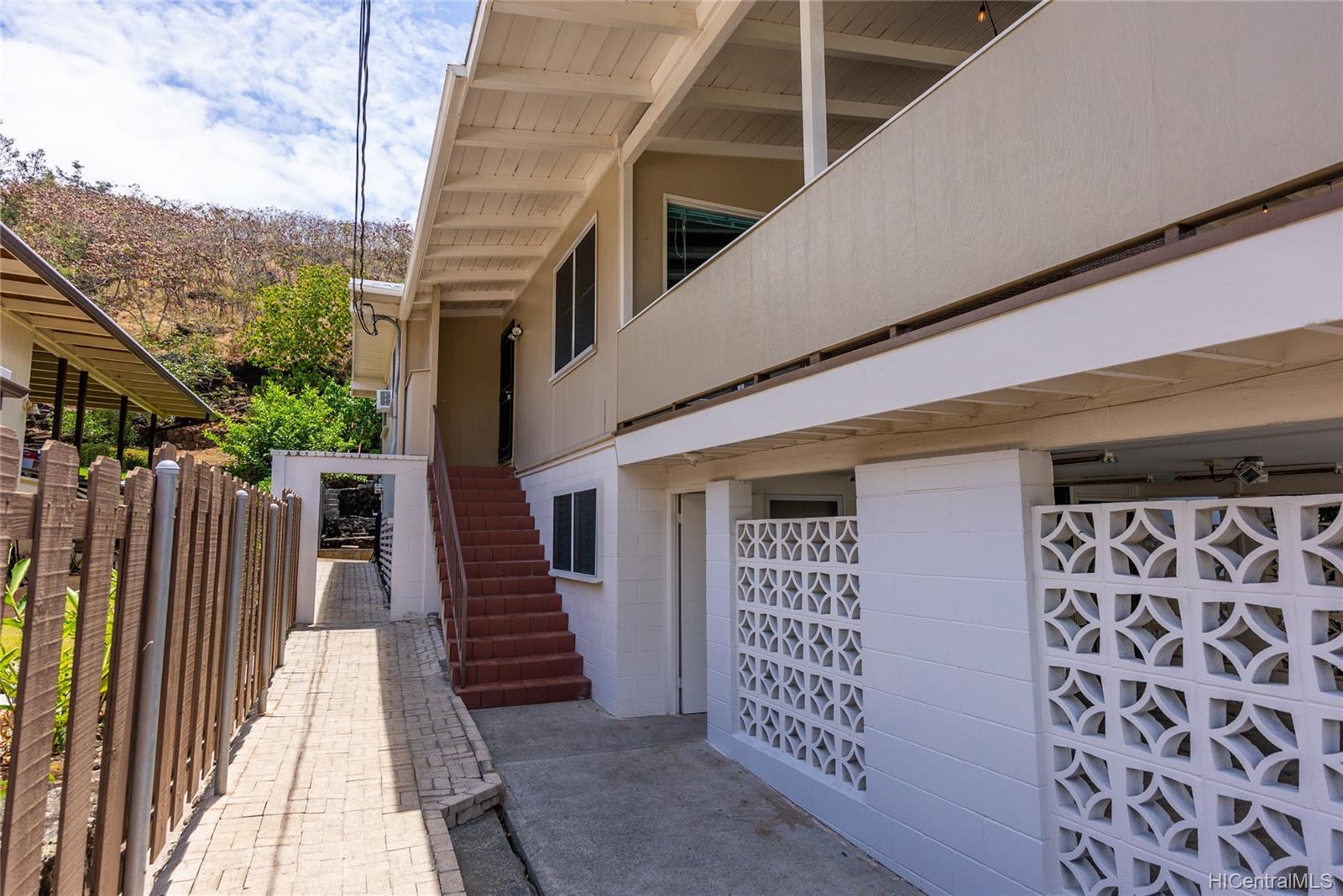 5853 Haleola Street Honolulu, HI 96821