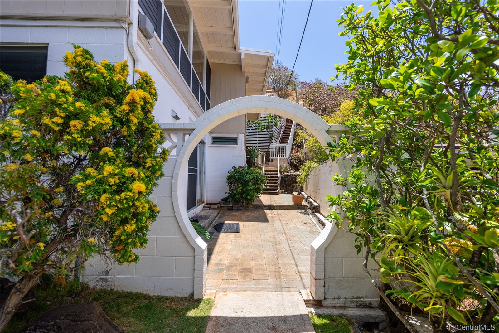 5853 Haleola Street Honolulu, HI 96821