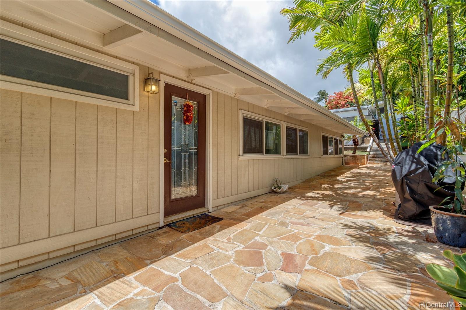 1889 Halekoa Drive Honolulu, HI 96821