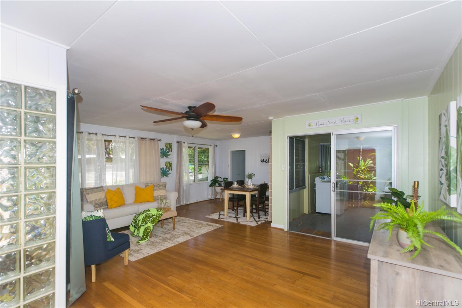 3761 Kanaina Avenue Honolulu, HI 96815