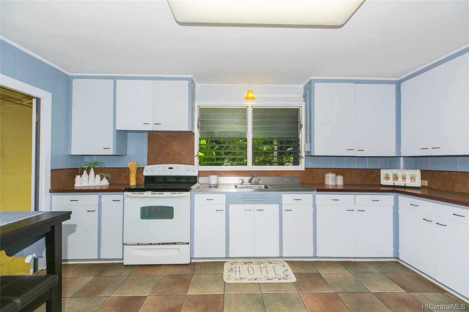 3761 Kanaina Avenue Honolulu, HI 96815