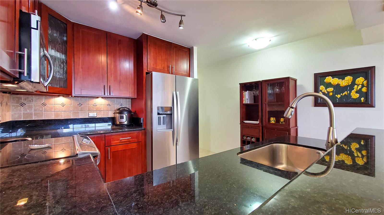 2575 Kuhio Avenue #1004, Honolulu, HI 96815