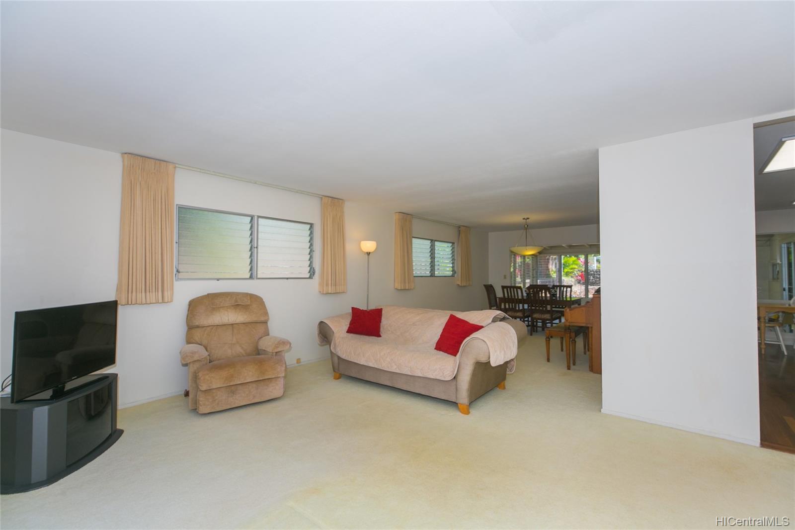 6614 Kauna Street Honolulu, HI 96825