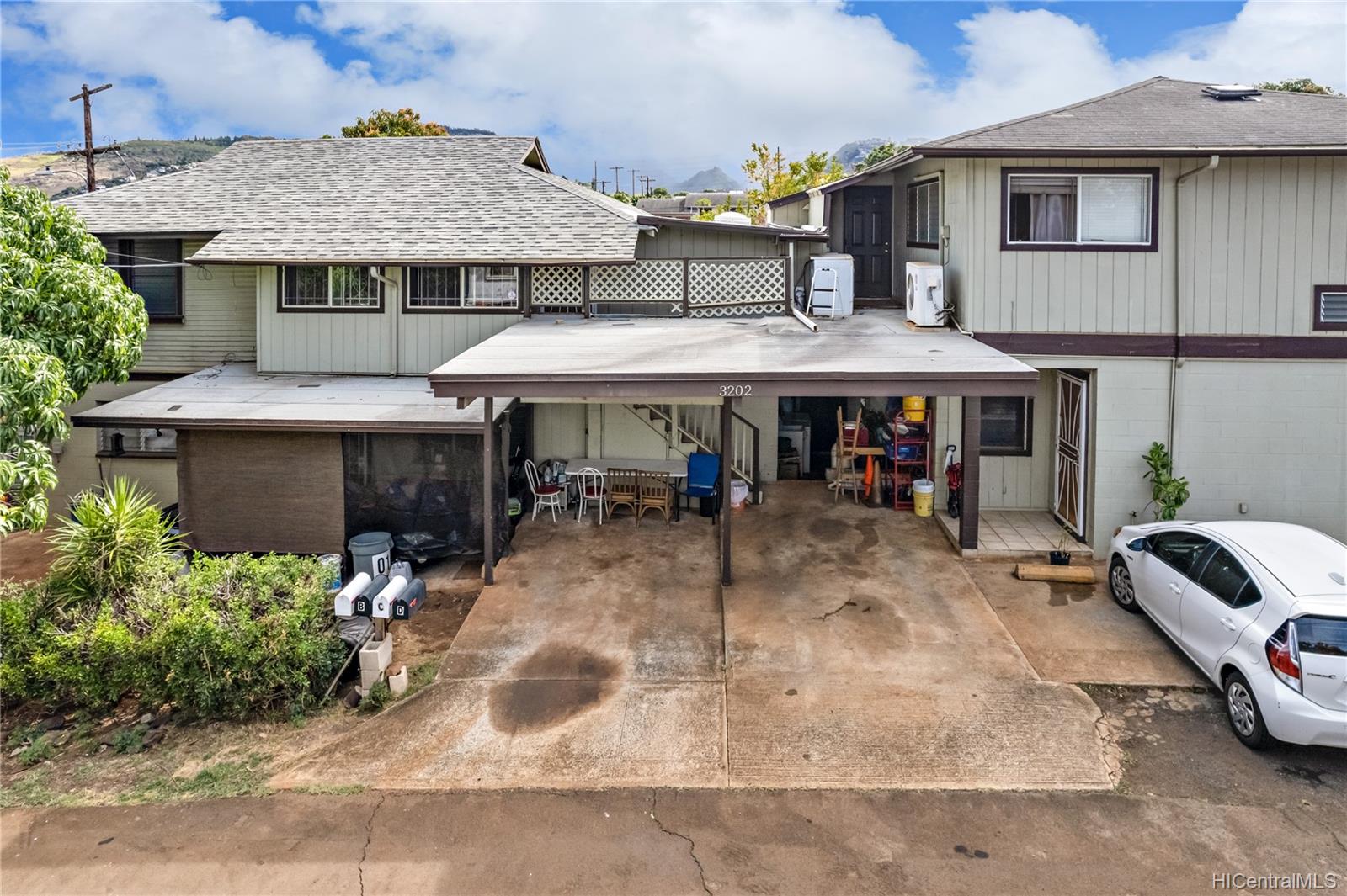 3202 Mokihana Street Honolulu, HI 96816