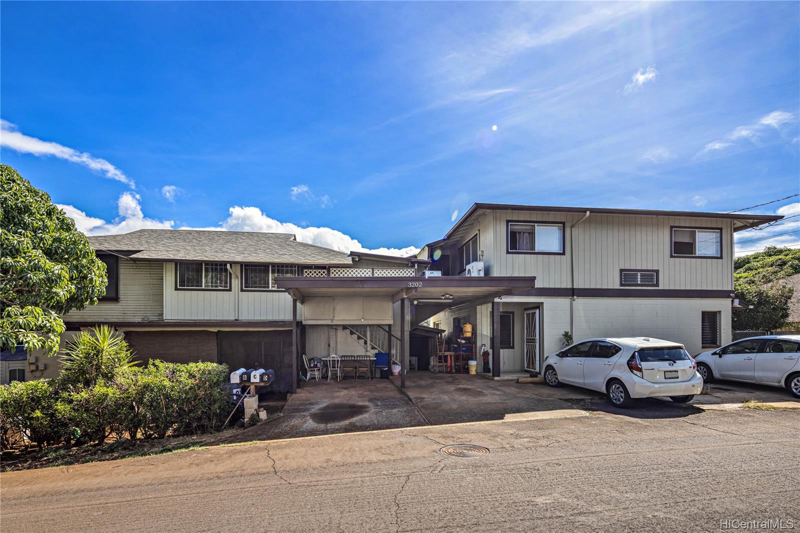 3202 Mokihana Street Honolulu, HI 96816