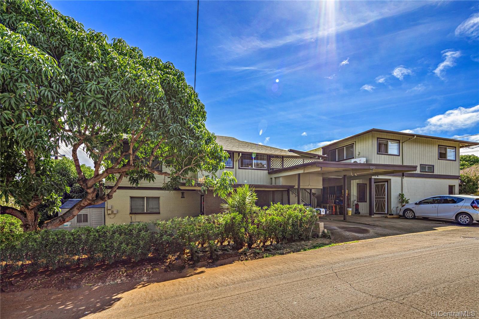 3202 Mokihana Street Honolulu, HI 96816