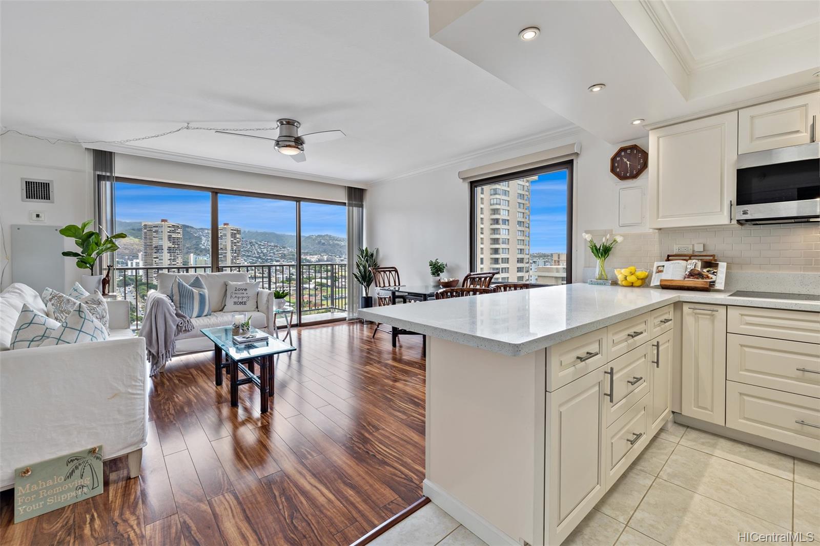 2140 Kuhio Avenue #1901, Honolulu, HI 96815