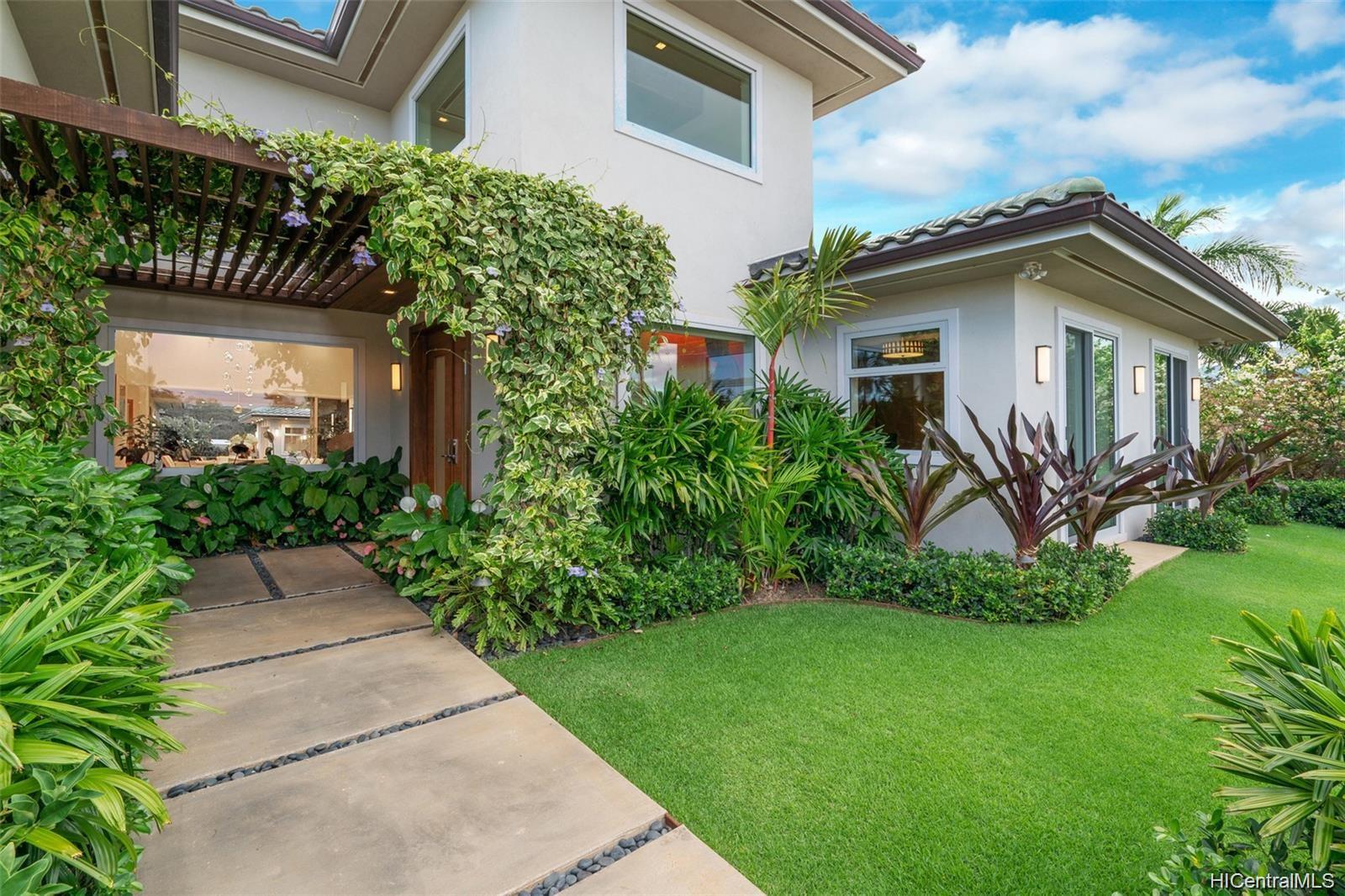 4236 Kaimanahila Street Honolulu, HI 96816