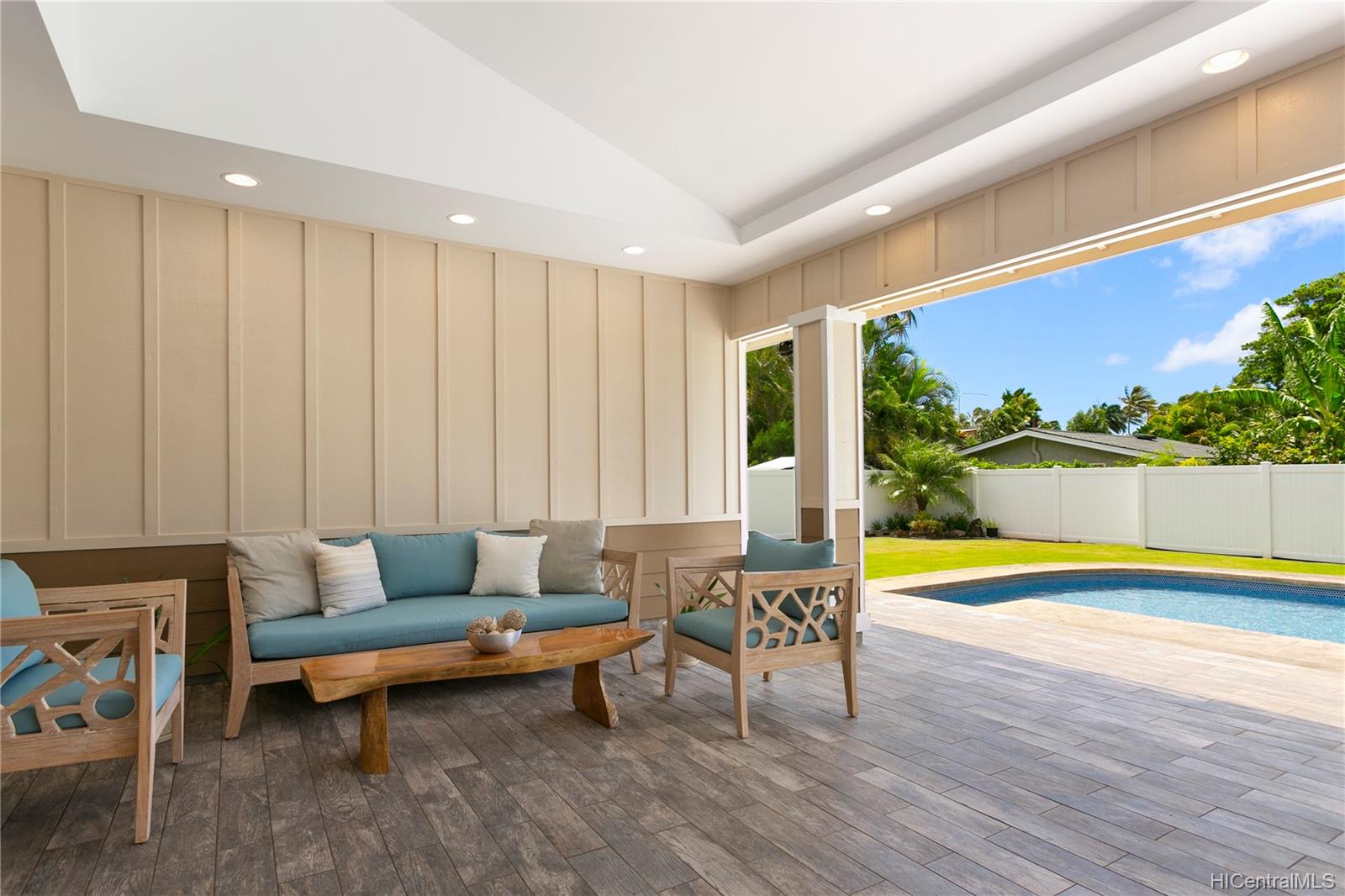 5563 Haleola Street Honolulu, HI 96821