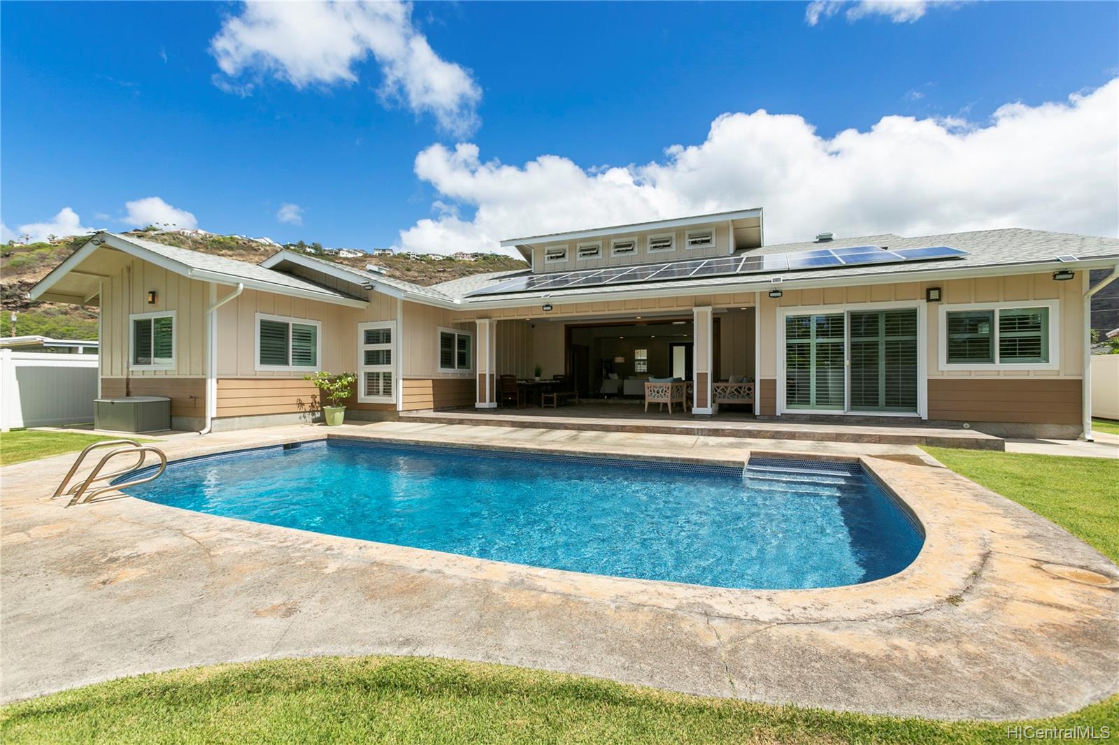 5563 Haleola Street Honolulu, HI 96821