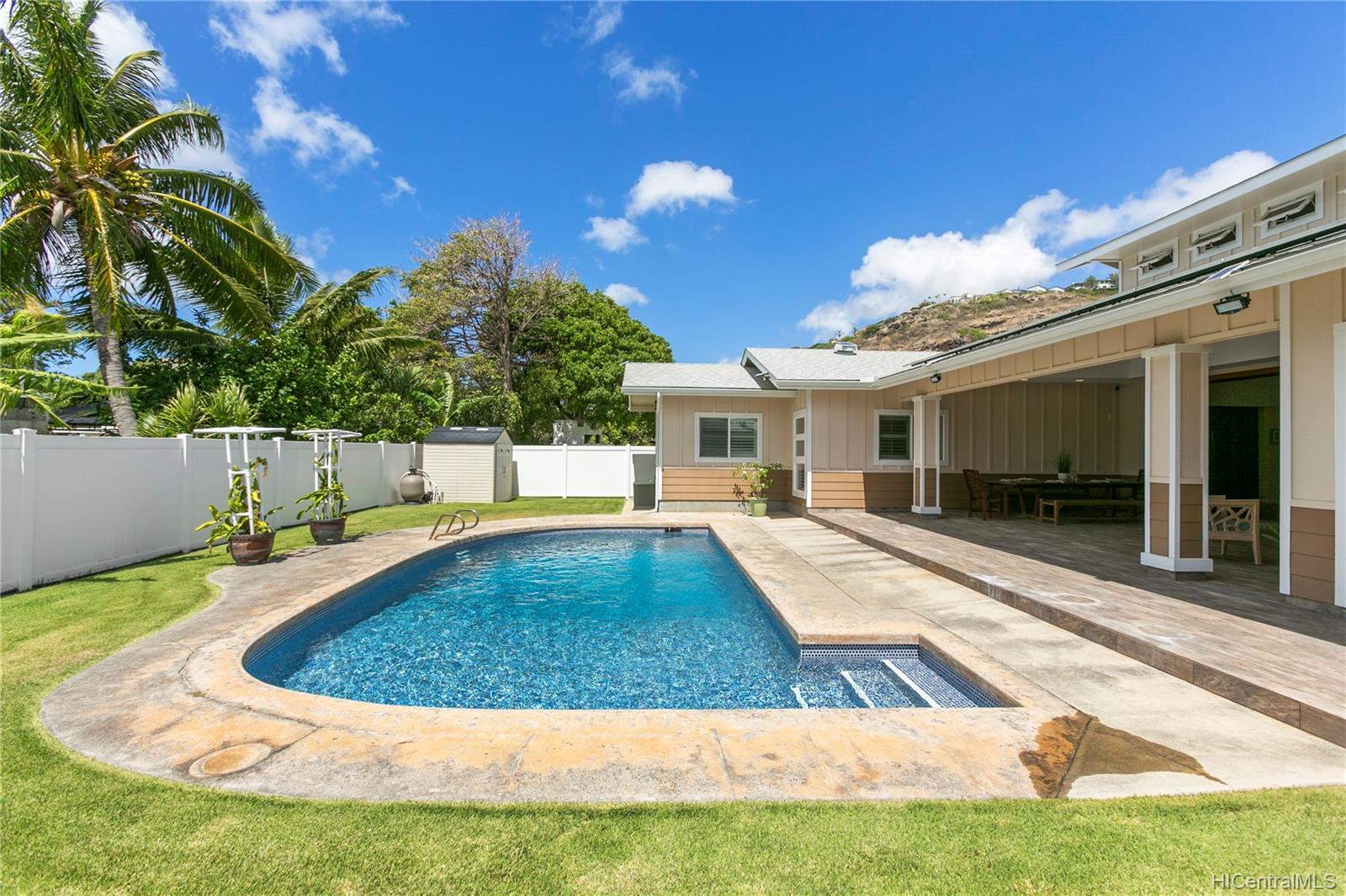 5563 Haleola Street Honolulu, HI 96821