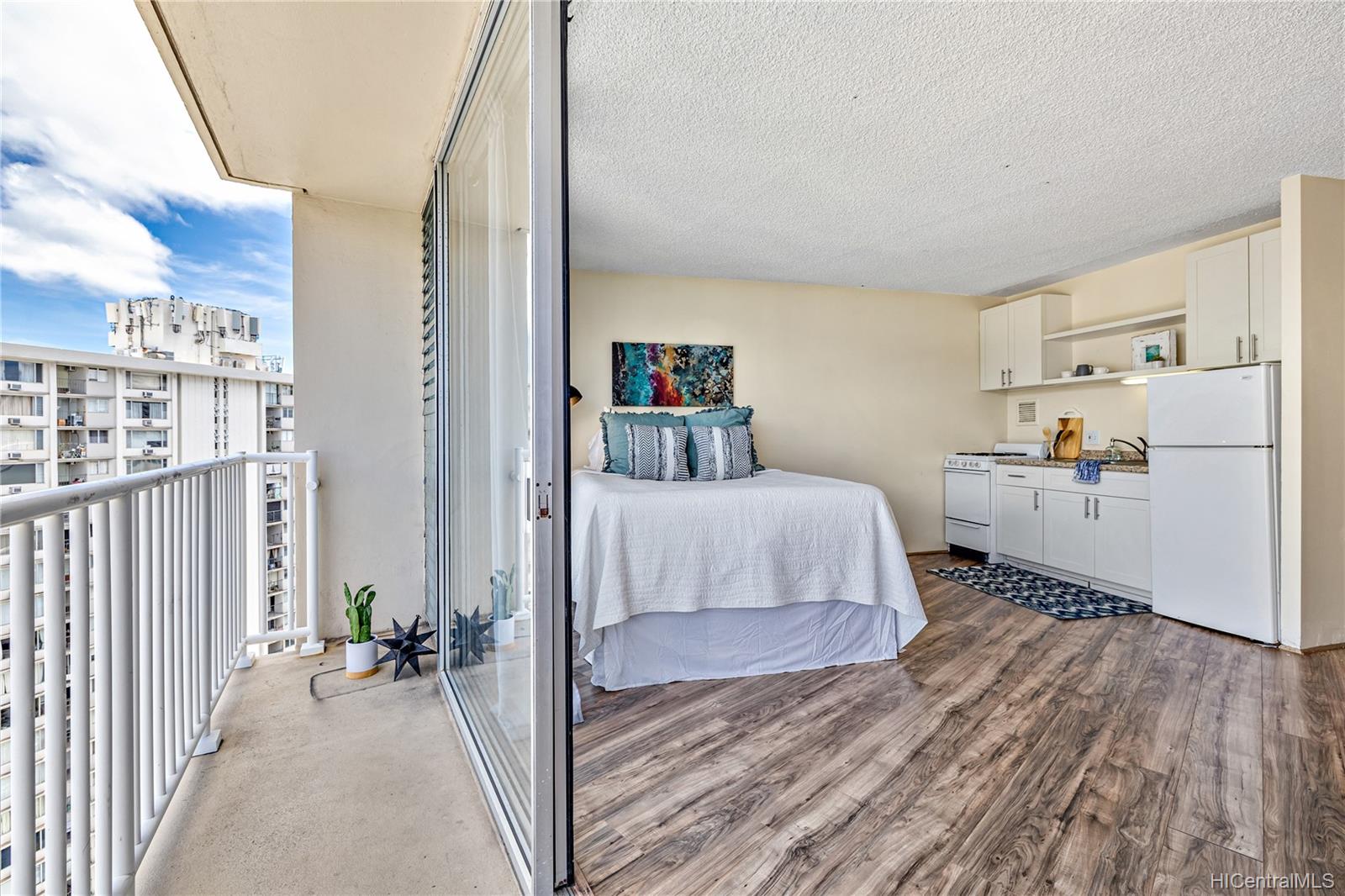 750 Amana Street #2005, Honolulu, HI 96814