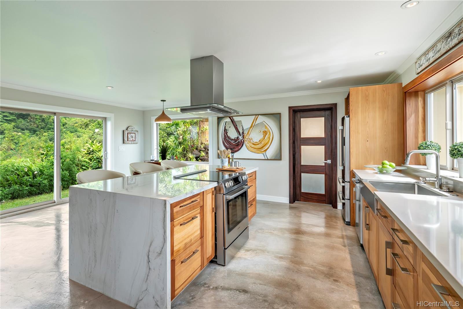 161 Kalaiopua Place Honolulu, HI 96822