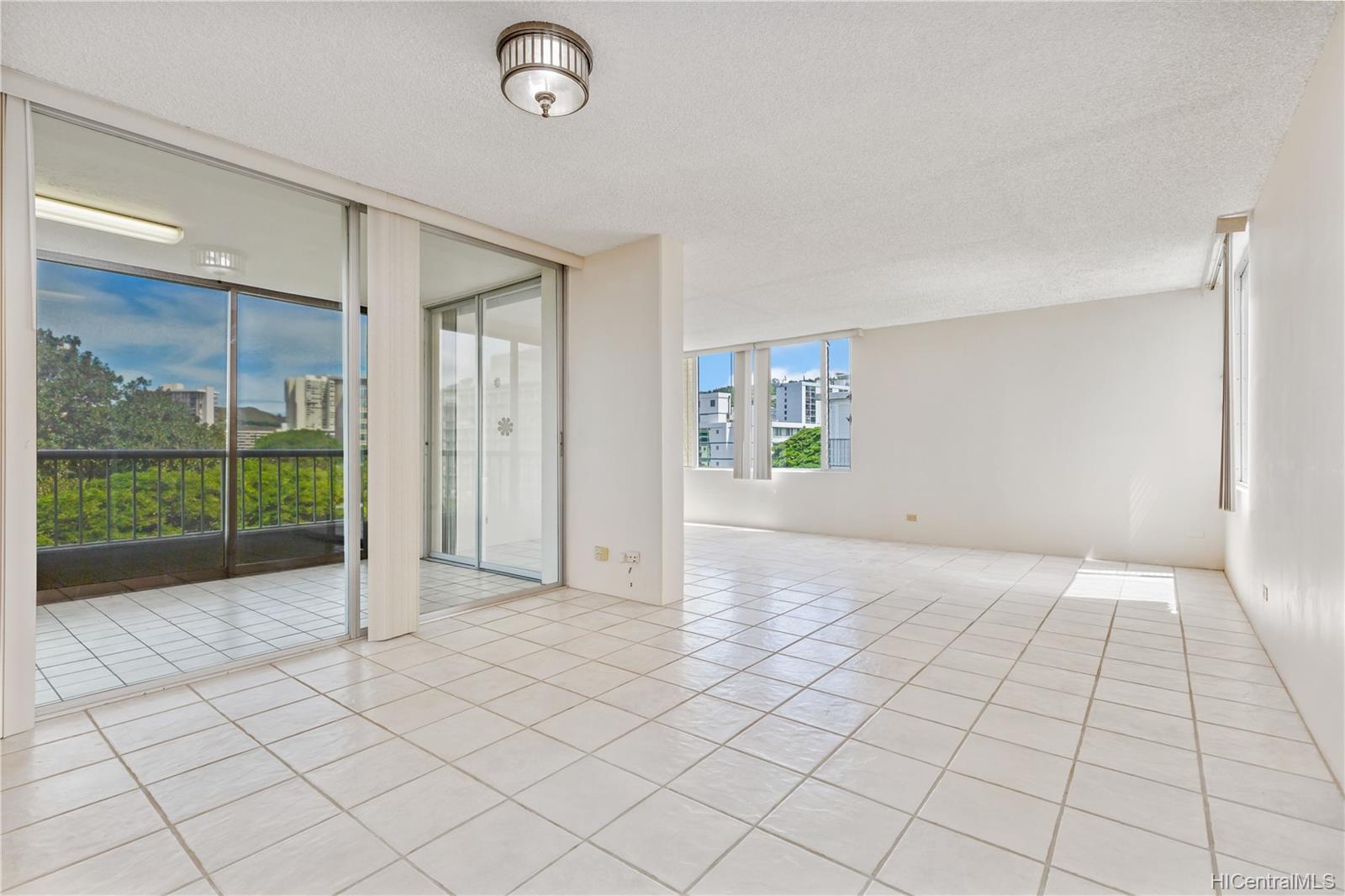 1521 Punahou Street #801, Honolulu, HI 96822