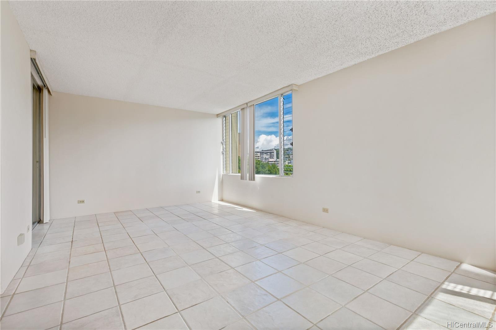 1521 Punahou Street #801, Honolulu, HI 96822