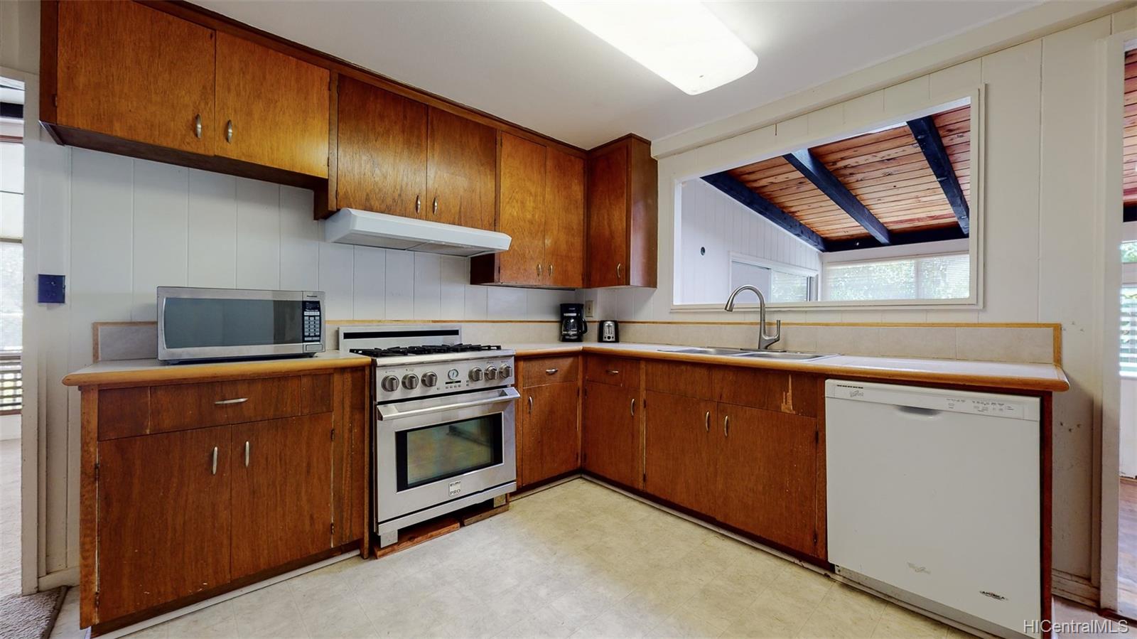 1334 Kalaniiki Street Honolulu, HI 96821