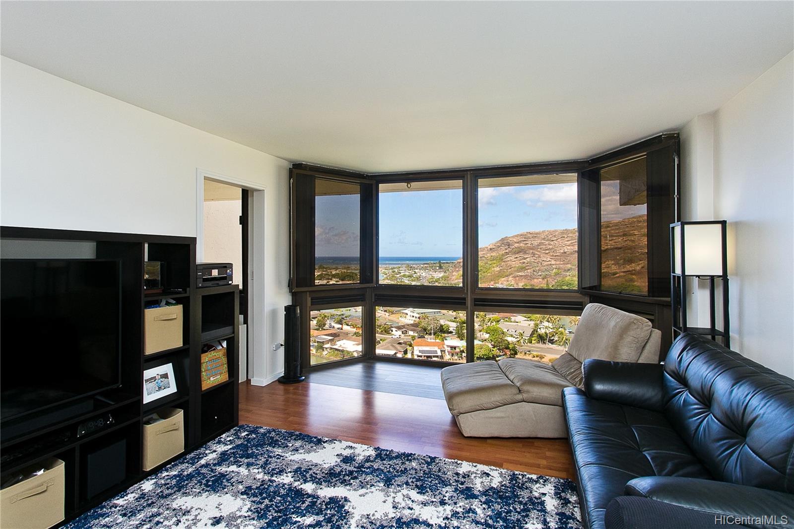 501 Hahaione Street #1/17H, Honolulu, HI 96825