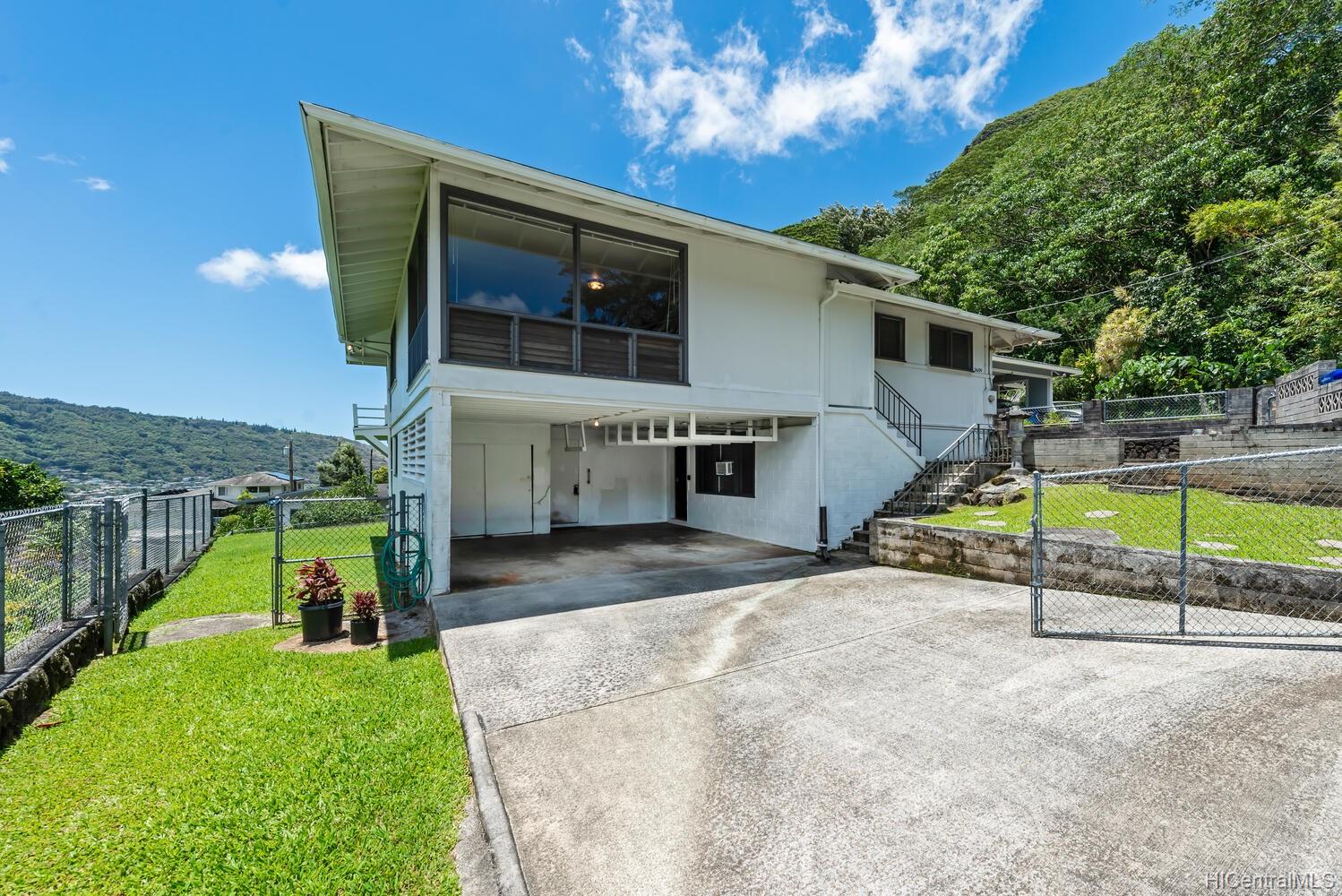 3609 Kumulani Street Honolulu, HI 96822