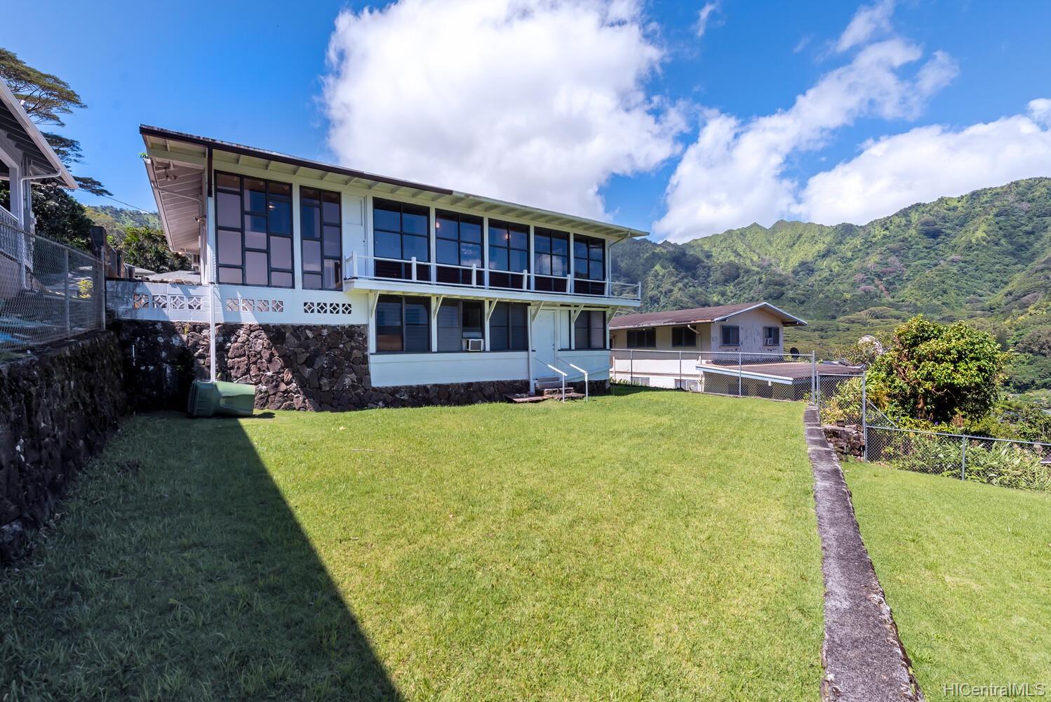 3609 Kumulani Street Honolulu, HI 96822