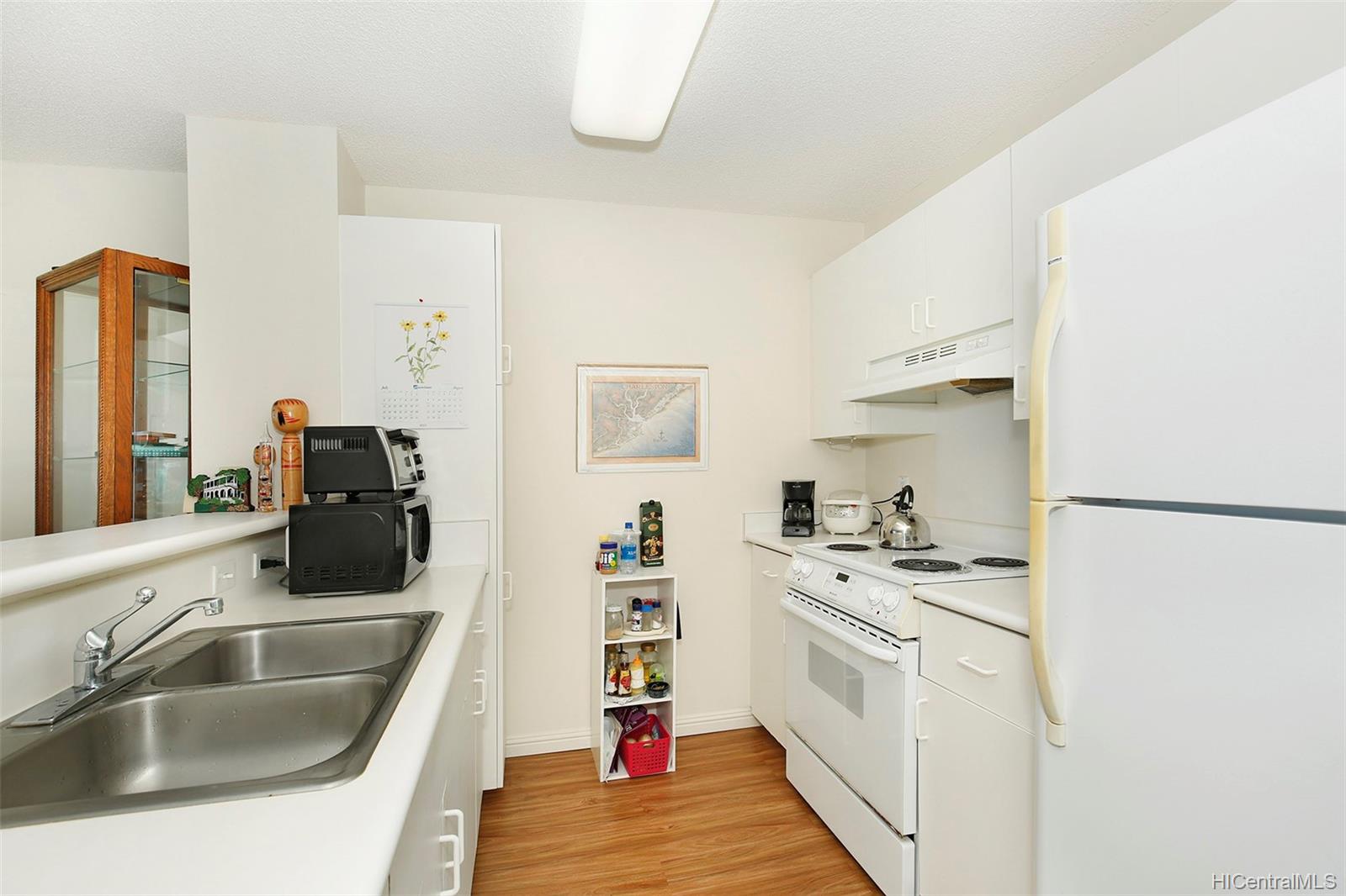 1448 Young Street #807, Honolulu, HI 96814