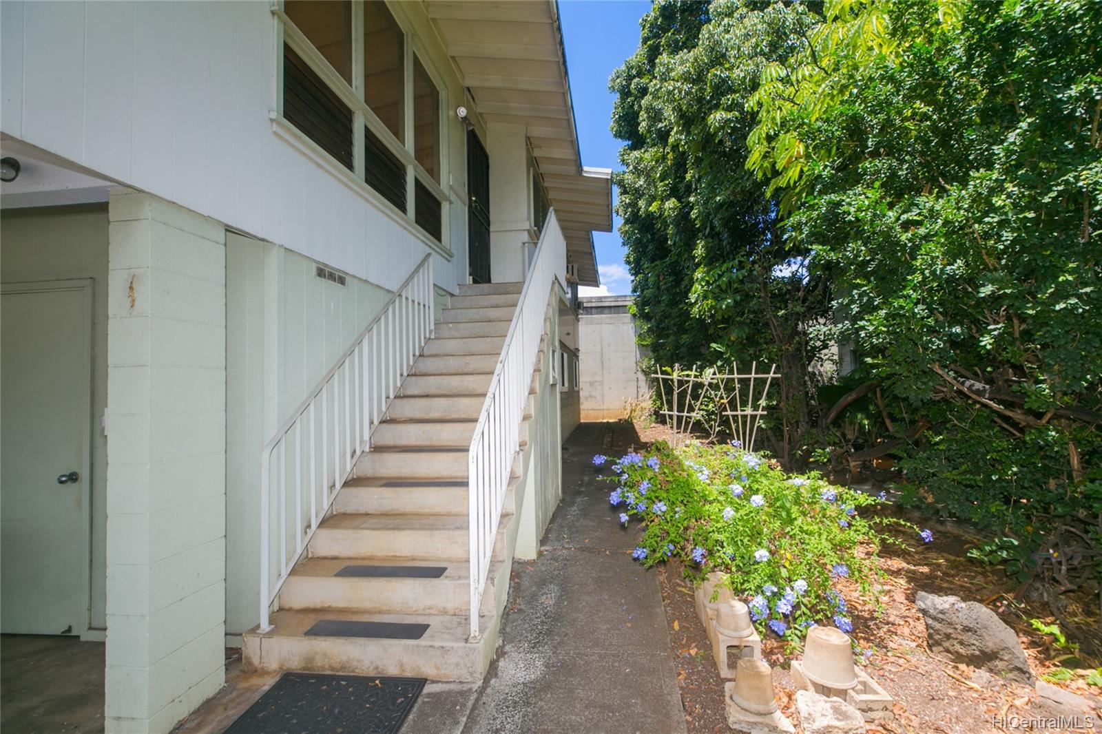 1304 Matlock Avenue #A, Honolulu, HI 96814