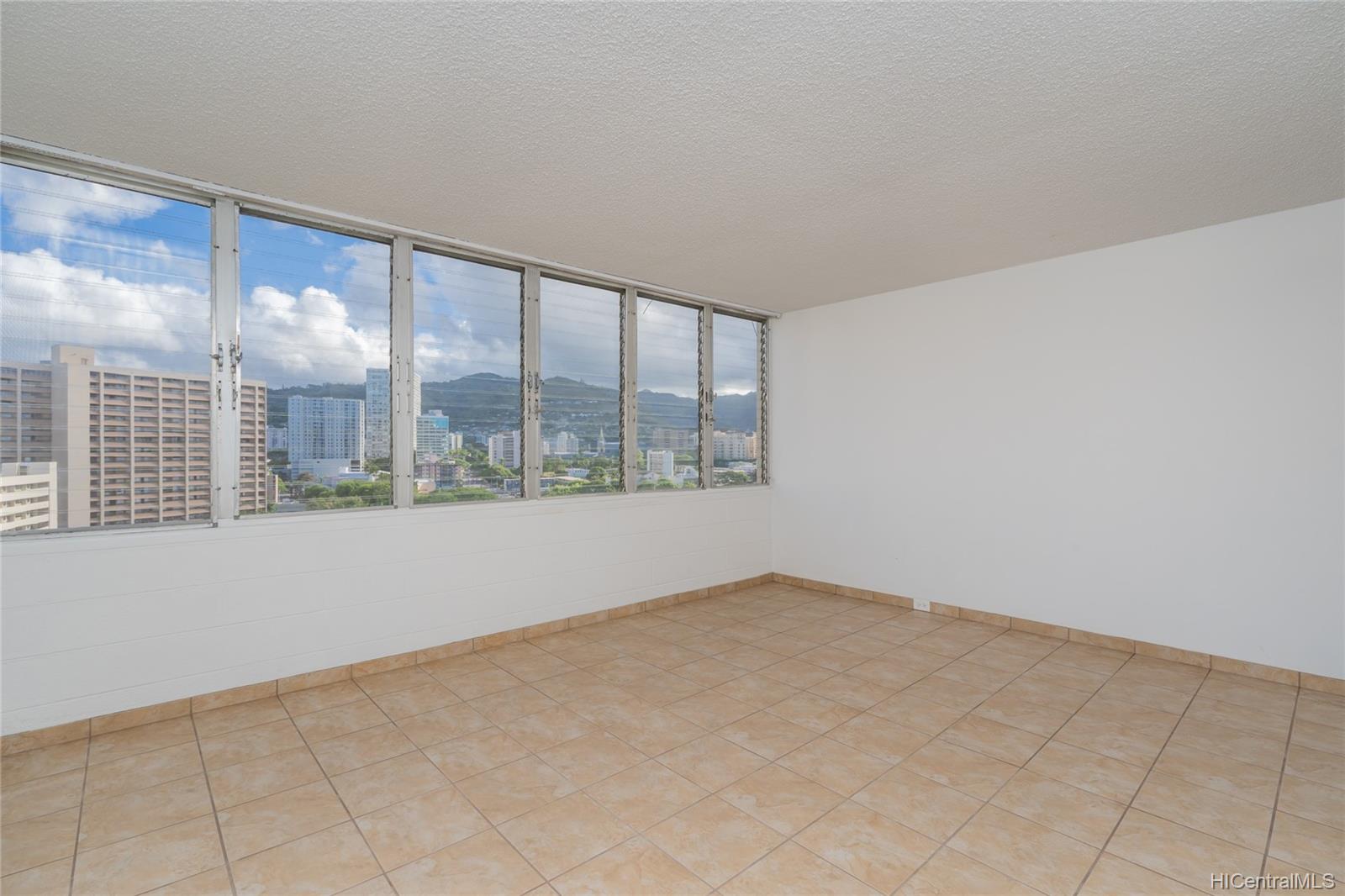 1650 Kanunu Street #1304, Honolulu, HI 96814