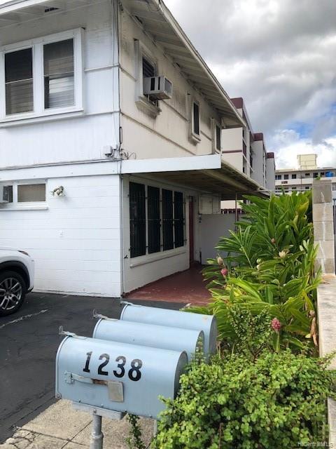 1238 Rycroft Street Honolulu, HI 96814