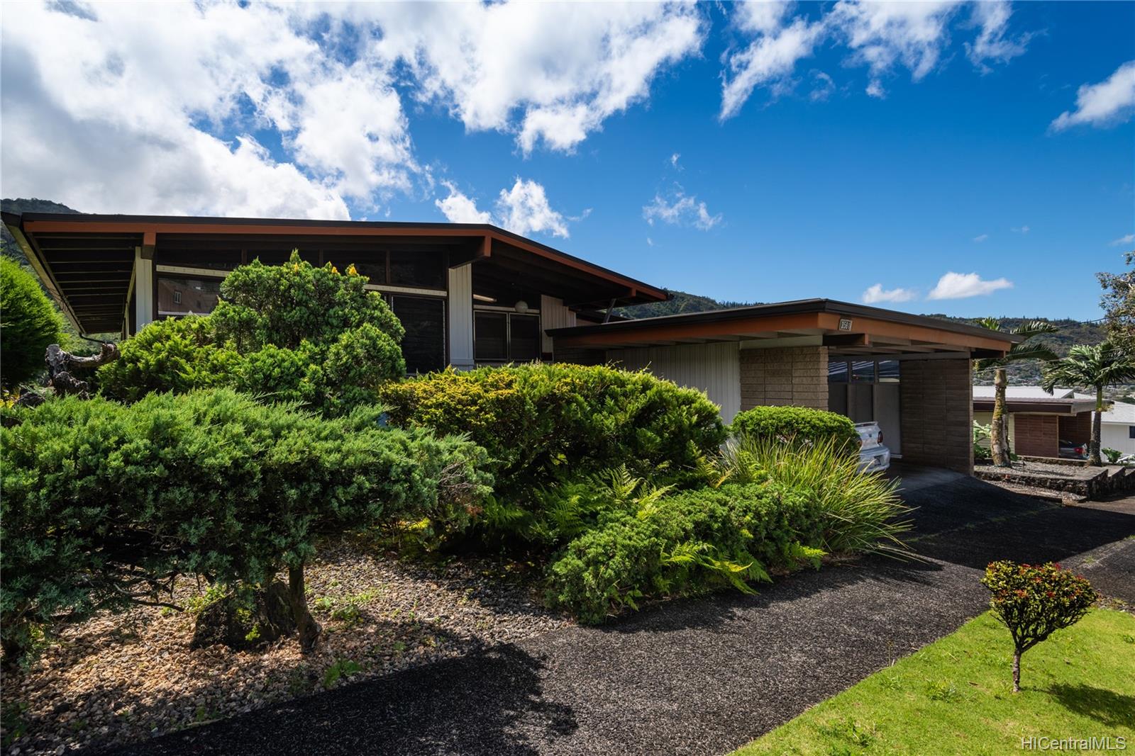 3581 Kumukoa Street Honolulu, HI 96822