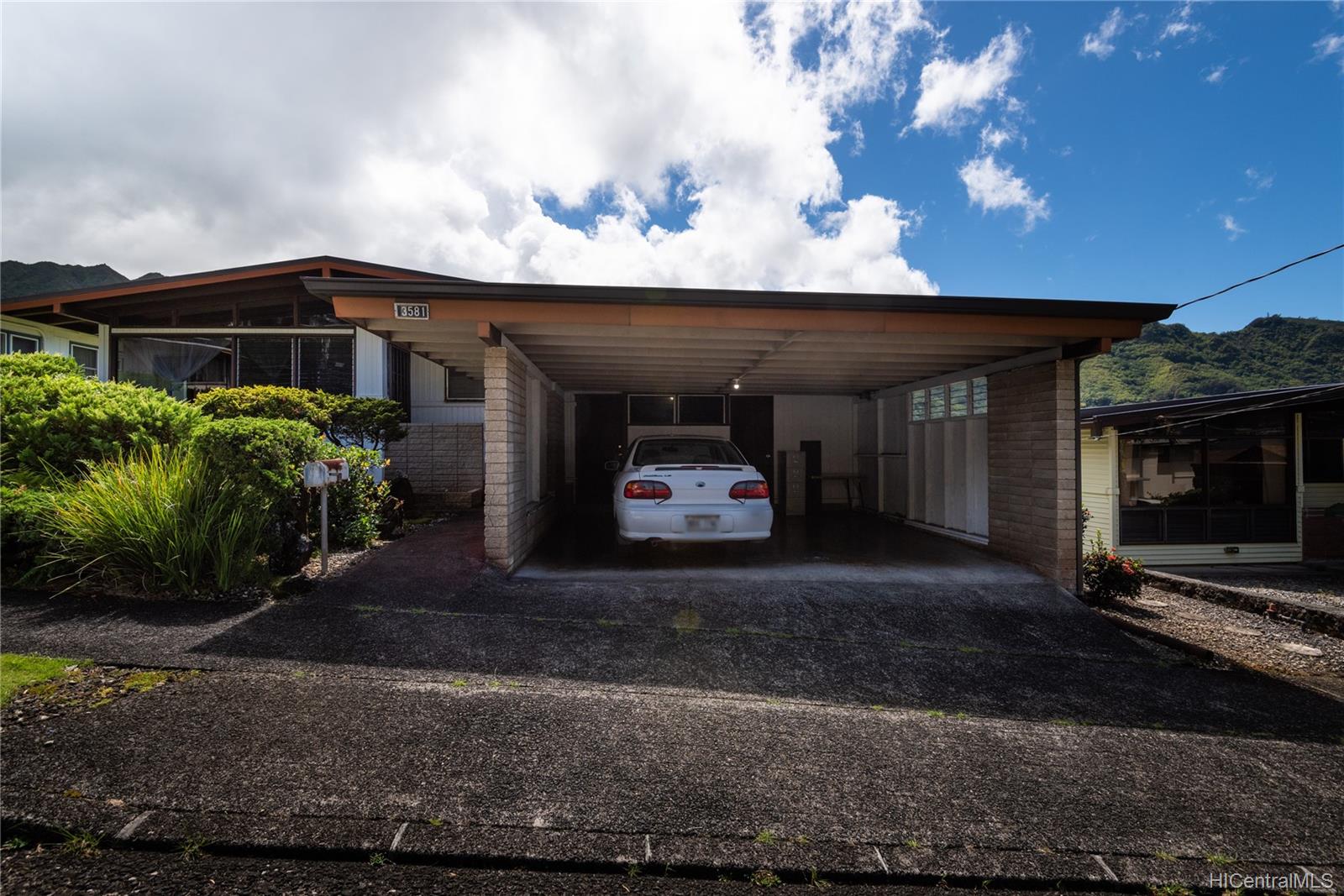 3581 Kumukoa Street Honolulu, HI 96822