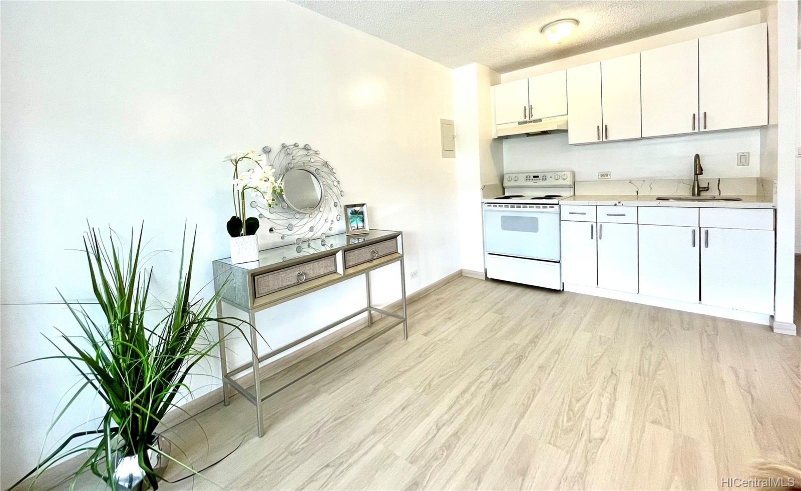 1718 Anapuni Street #501, Honolulu, HI 96822