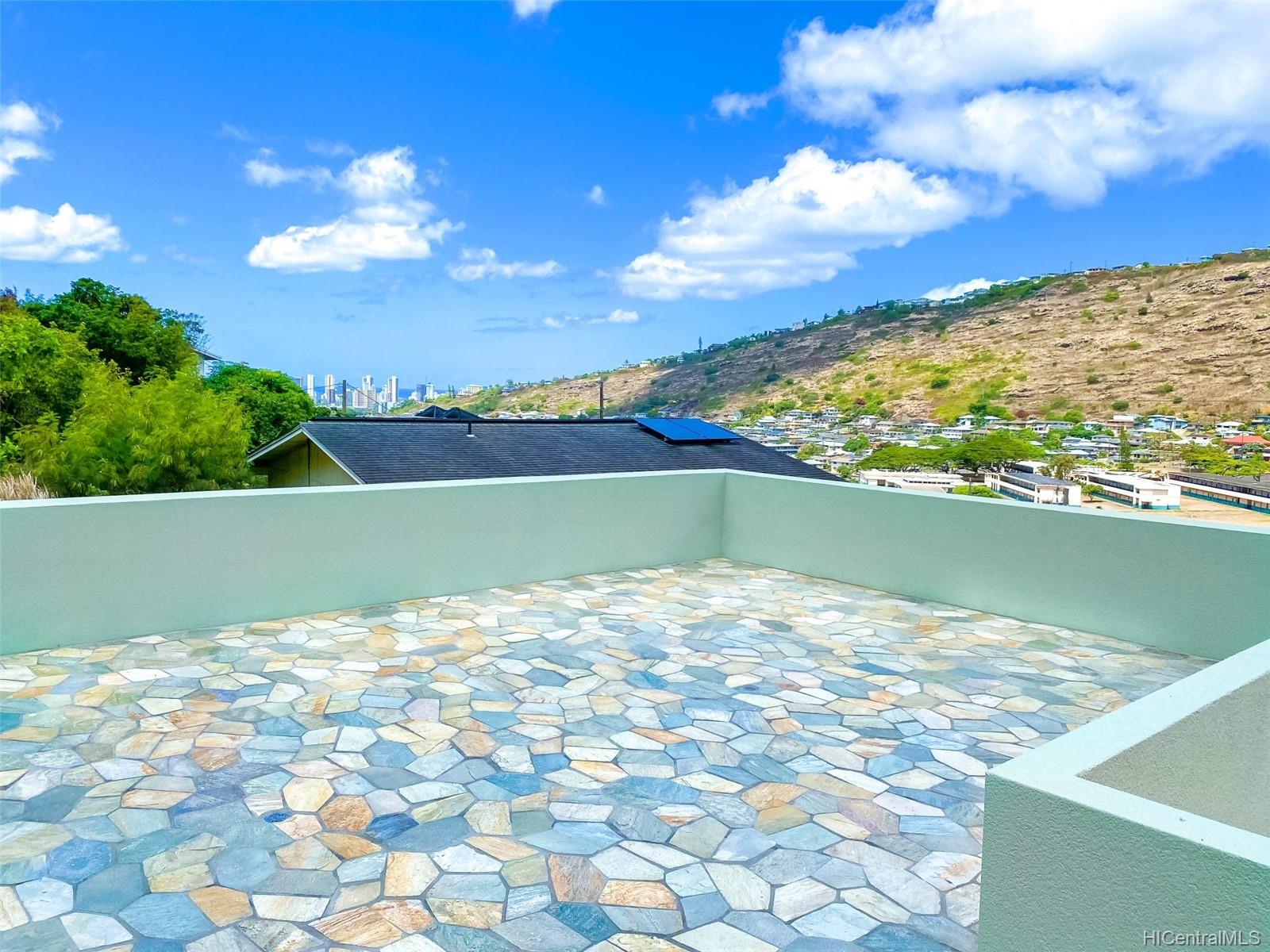 2021 10th Avenue #B, Honolulu, HI 96816