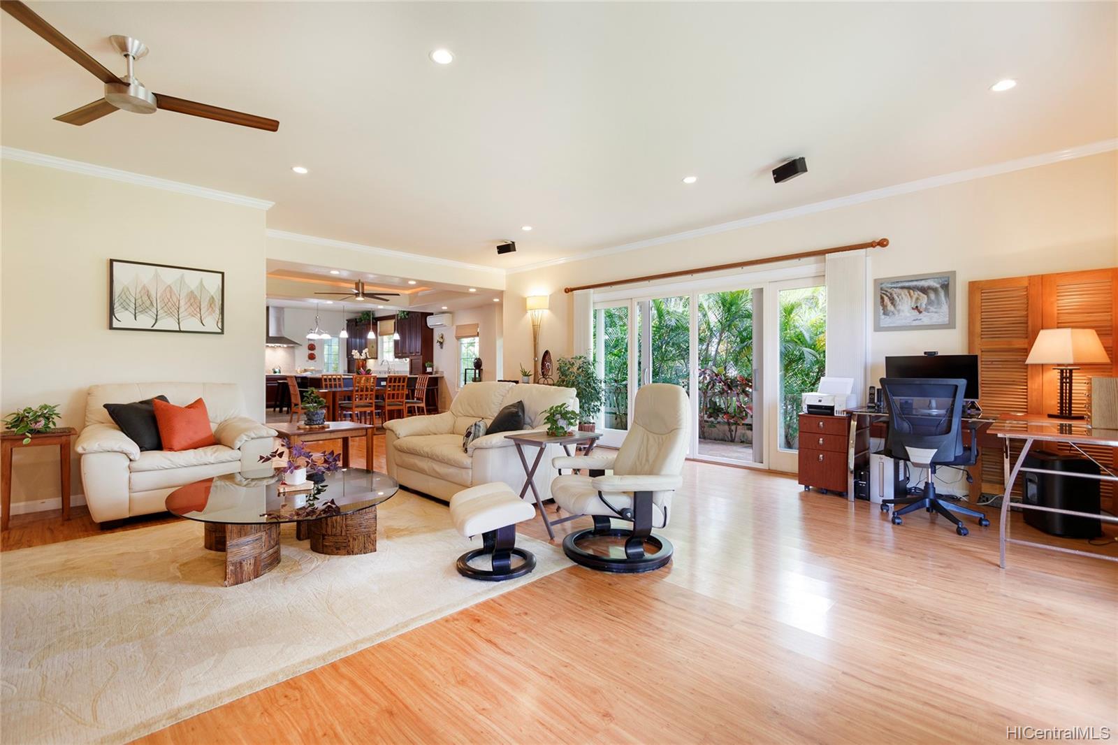 232 Hanakoa Place Honolulu, HI 96825