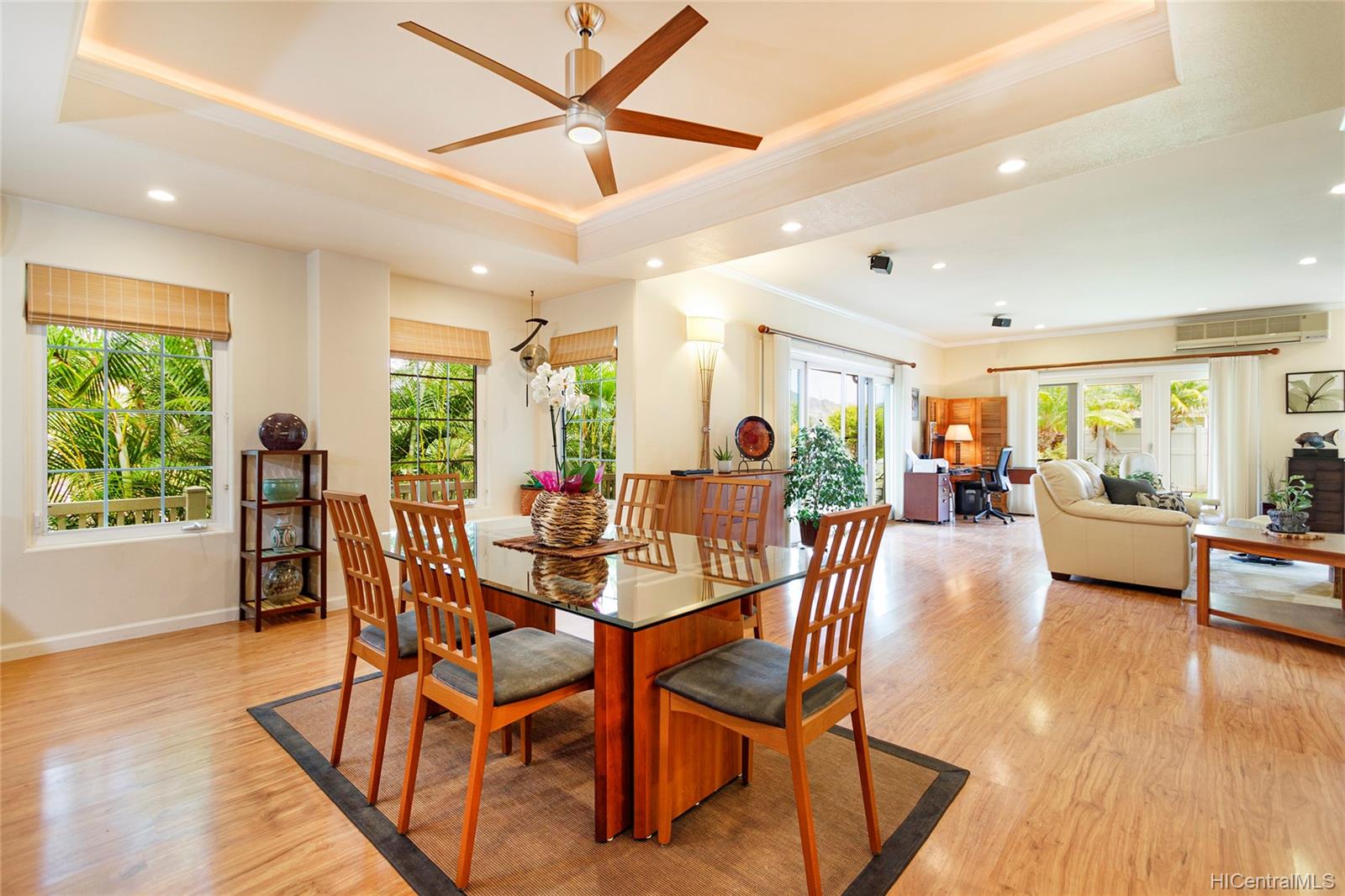 232 Hanakoa Place Honolulu, HI 96825