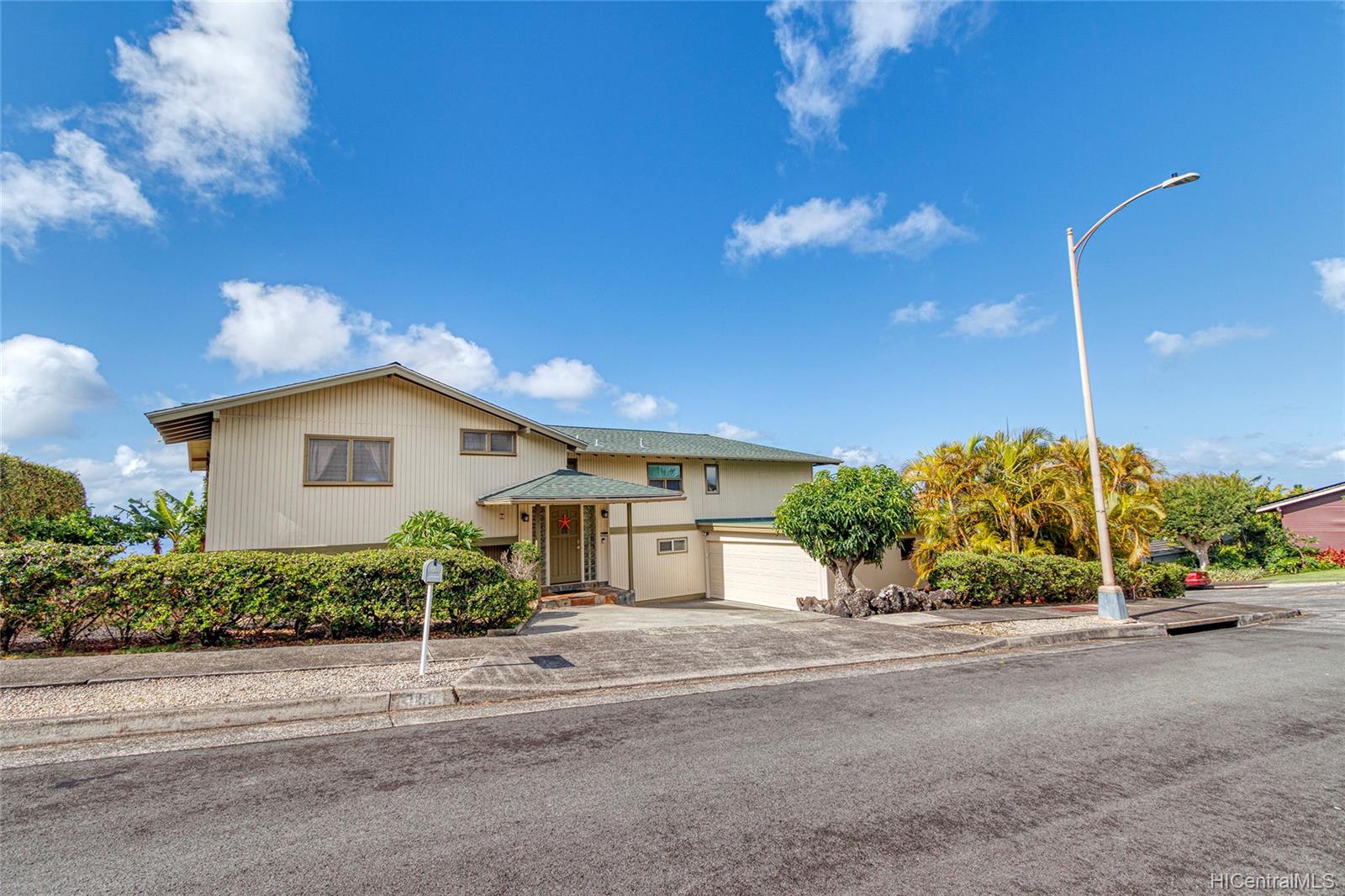 2155 Ahaku Place Honolulu, HI 96821