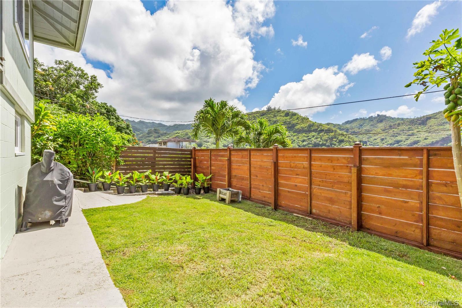 2302A Jasmine Street Honolulu, HI 96816