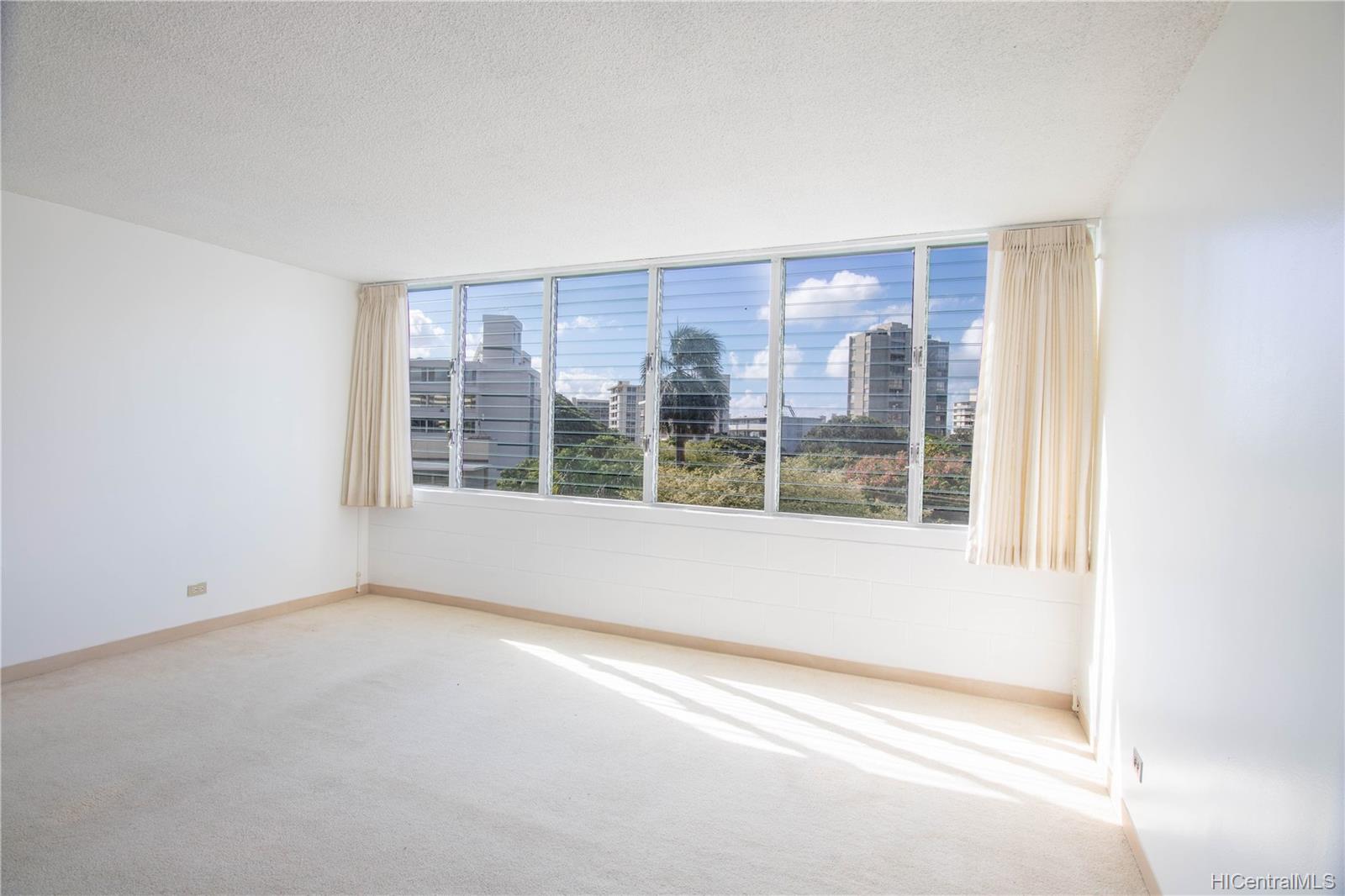 1550 Wilder Avenue #A613, Honolulu, HI 96822