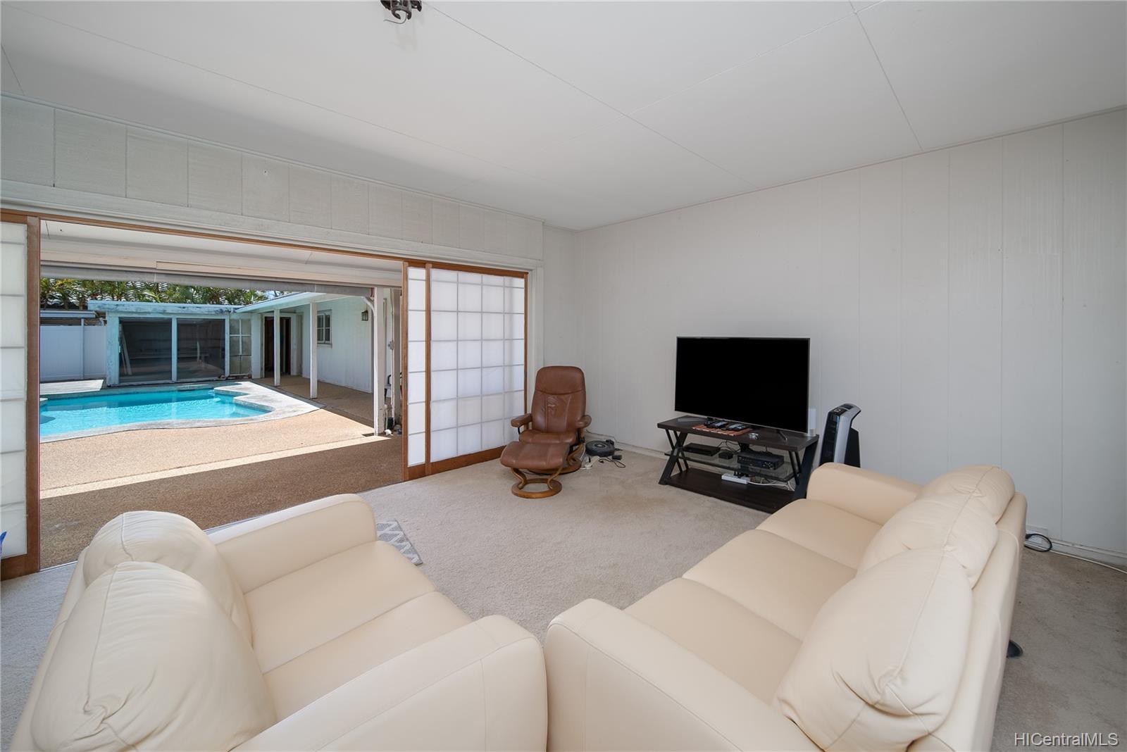 313 Wailupe Circle Honolulu, HI 96821