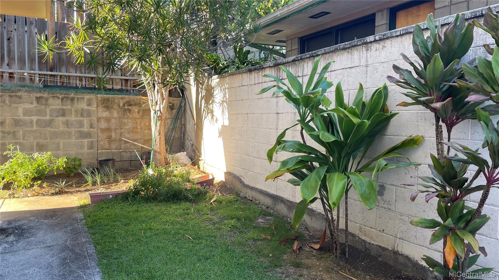 1532 Thurston Avenue Honolulu, HI 96822