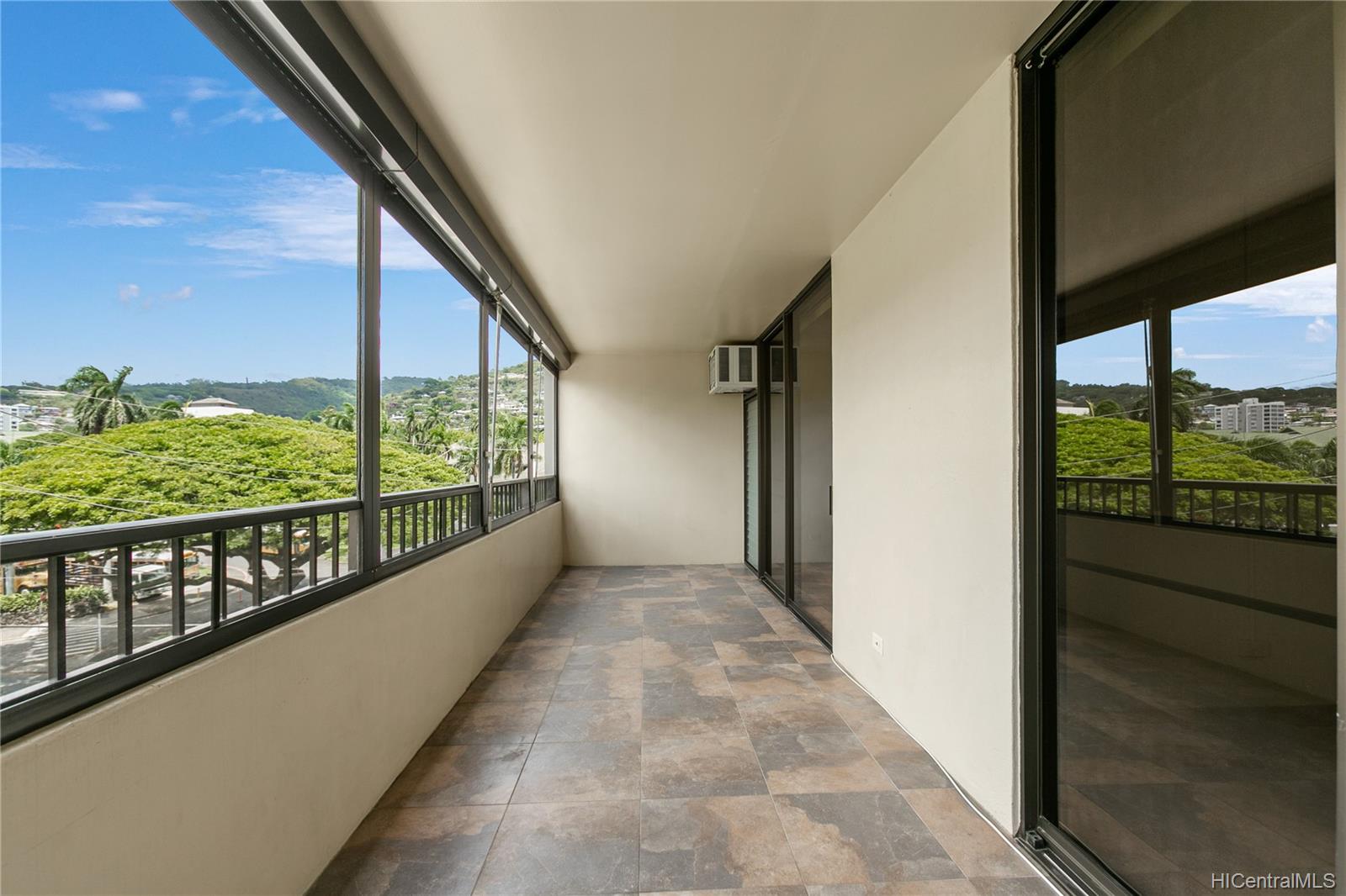 1521 Alexander Street #501, Honolulu, HI 96822