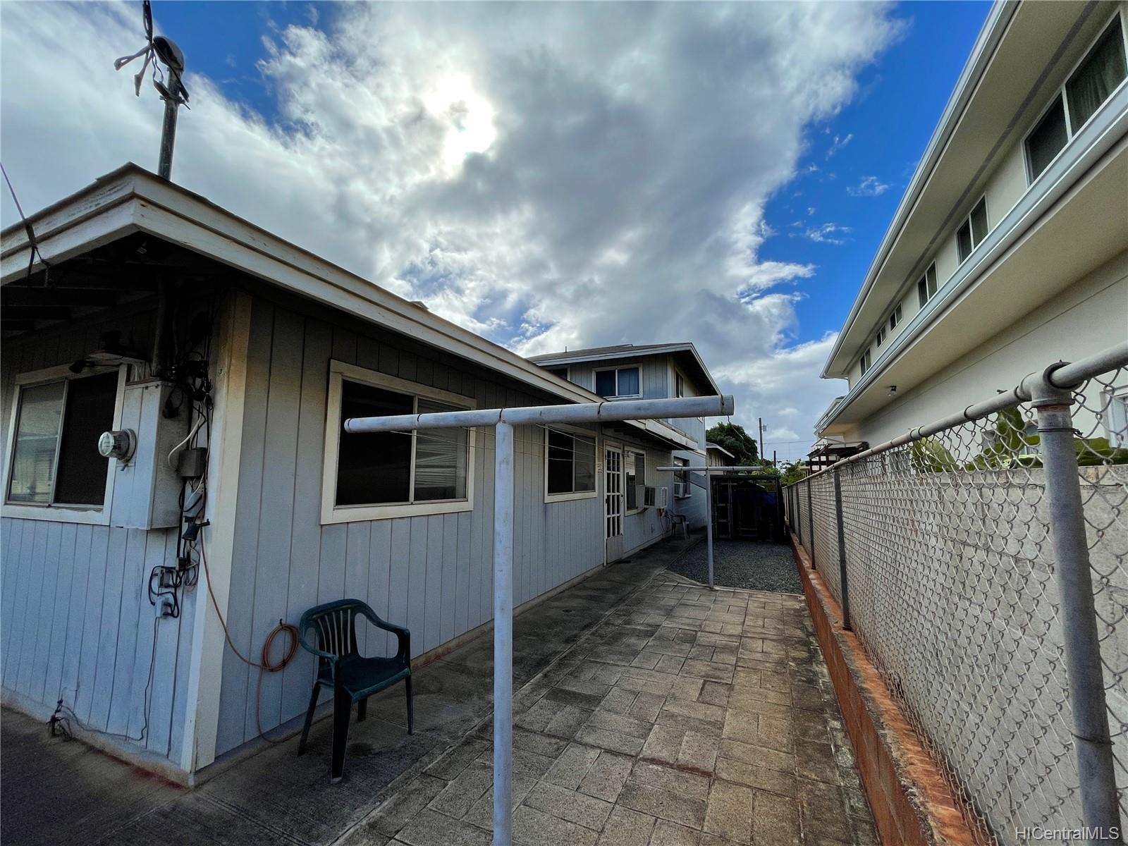 3332-A Maunaloa Avenue Honolulu, HI 96816