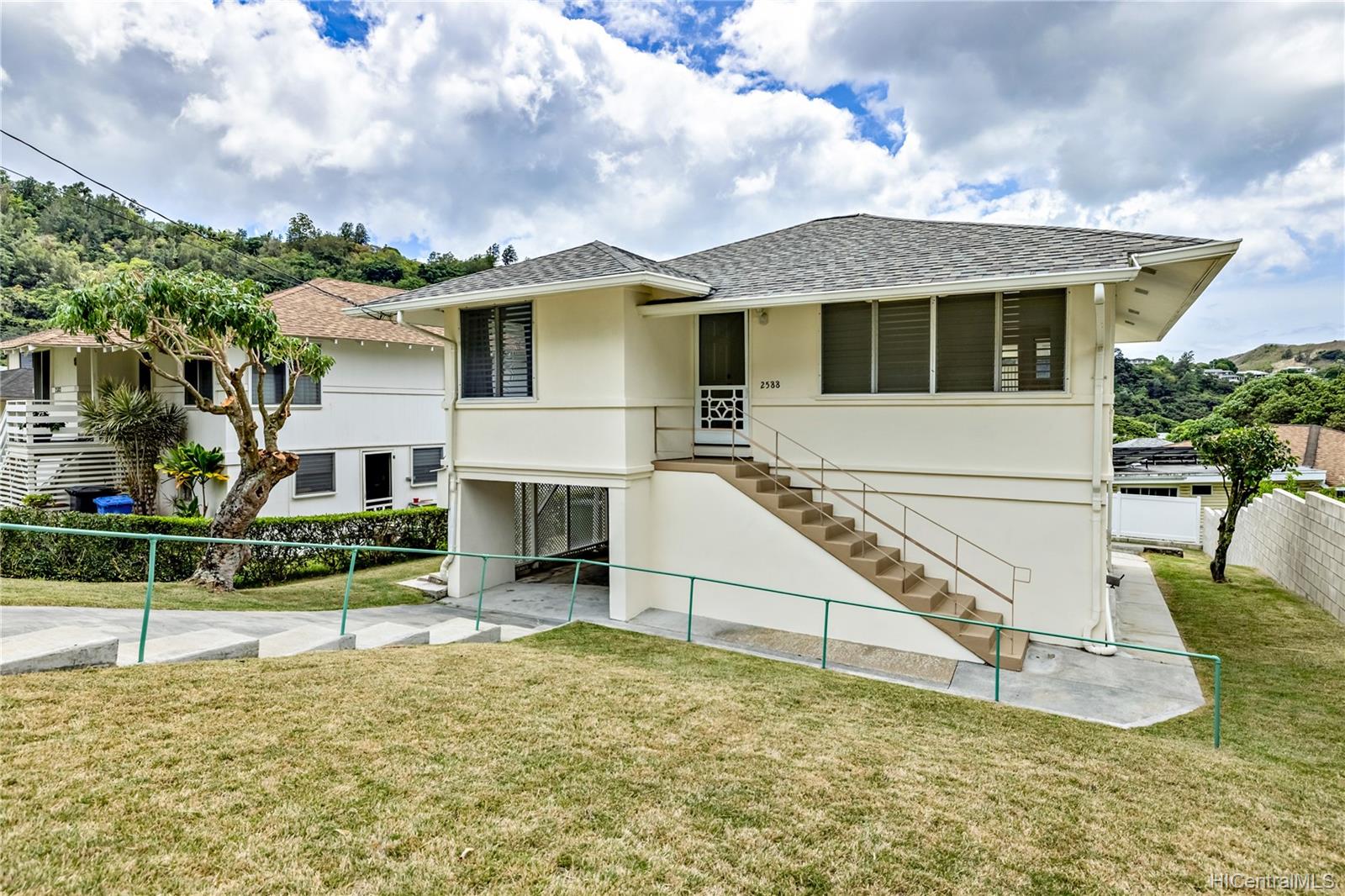 2588 Ahekolo Street Honolulu, HI 96813