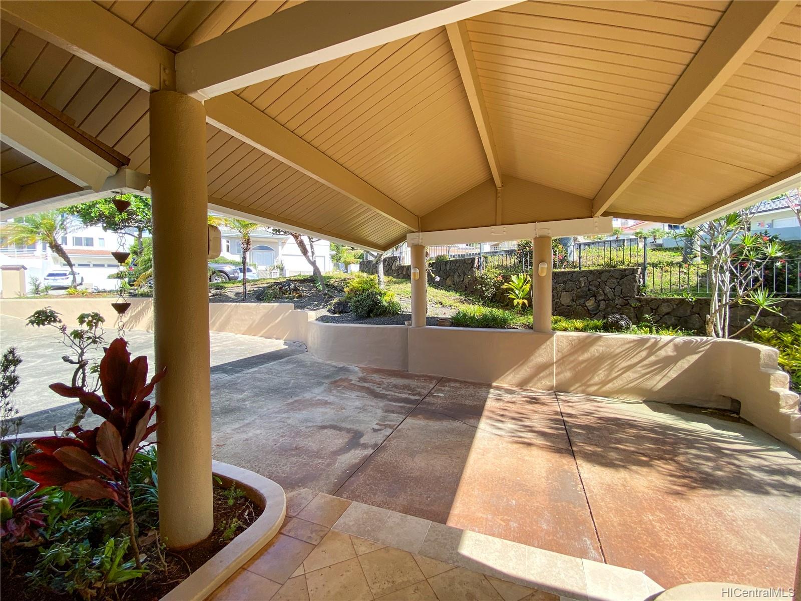 2191 Laukahi Street Honolulu, HI 96821