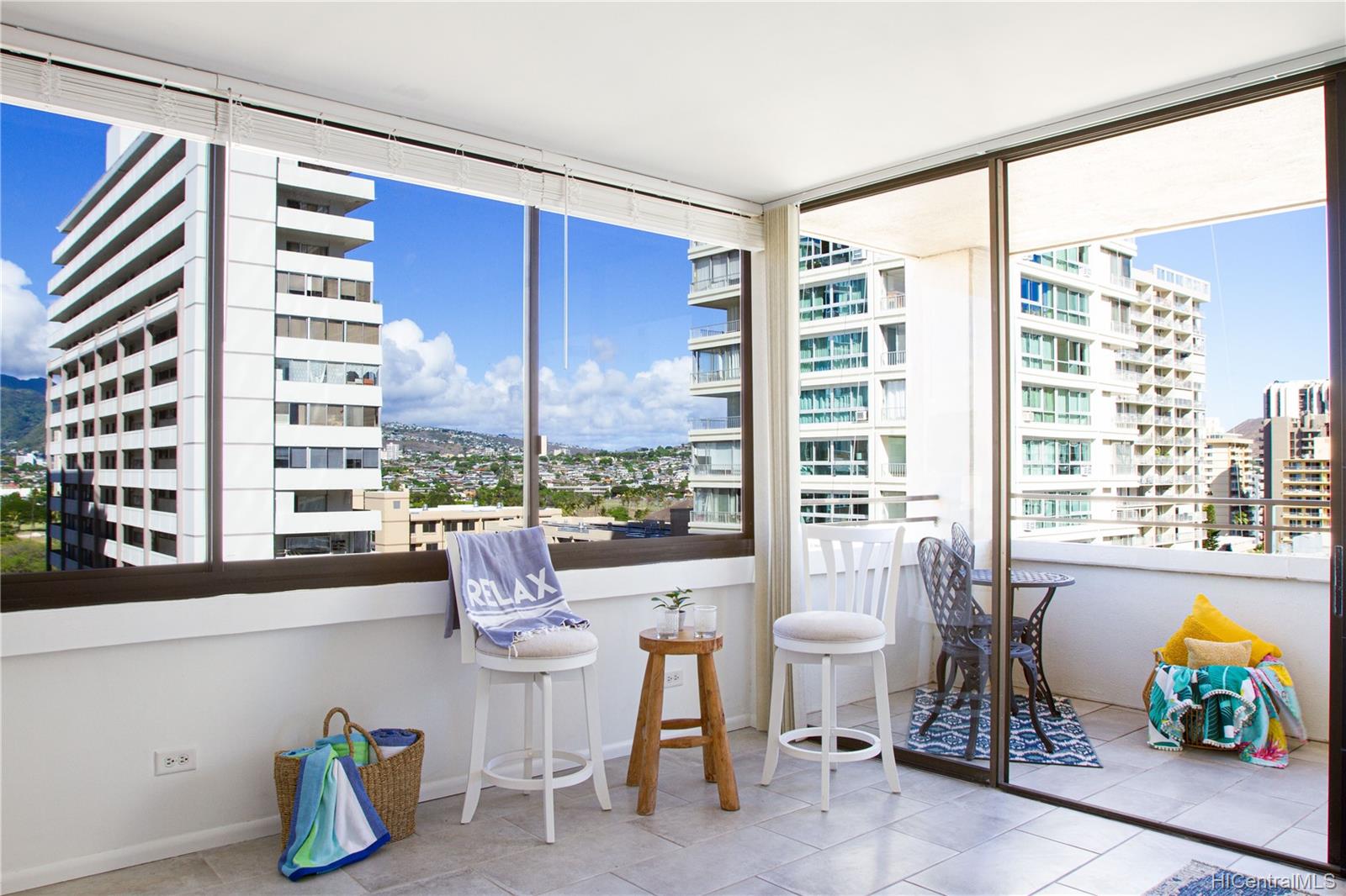 2410 Cleghorn Street #1402, Honolulu, HI 96815